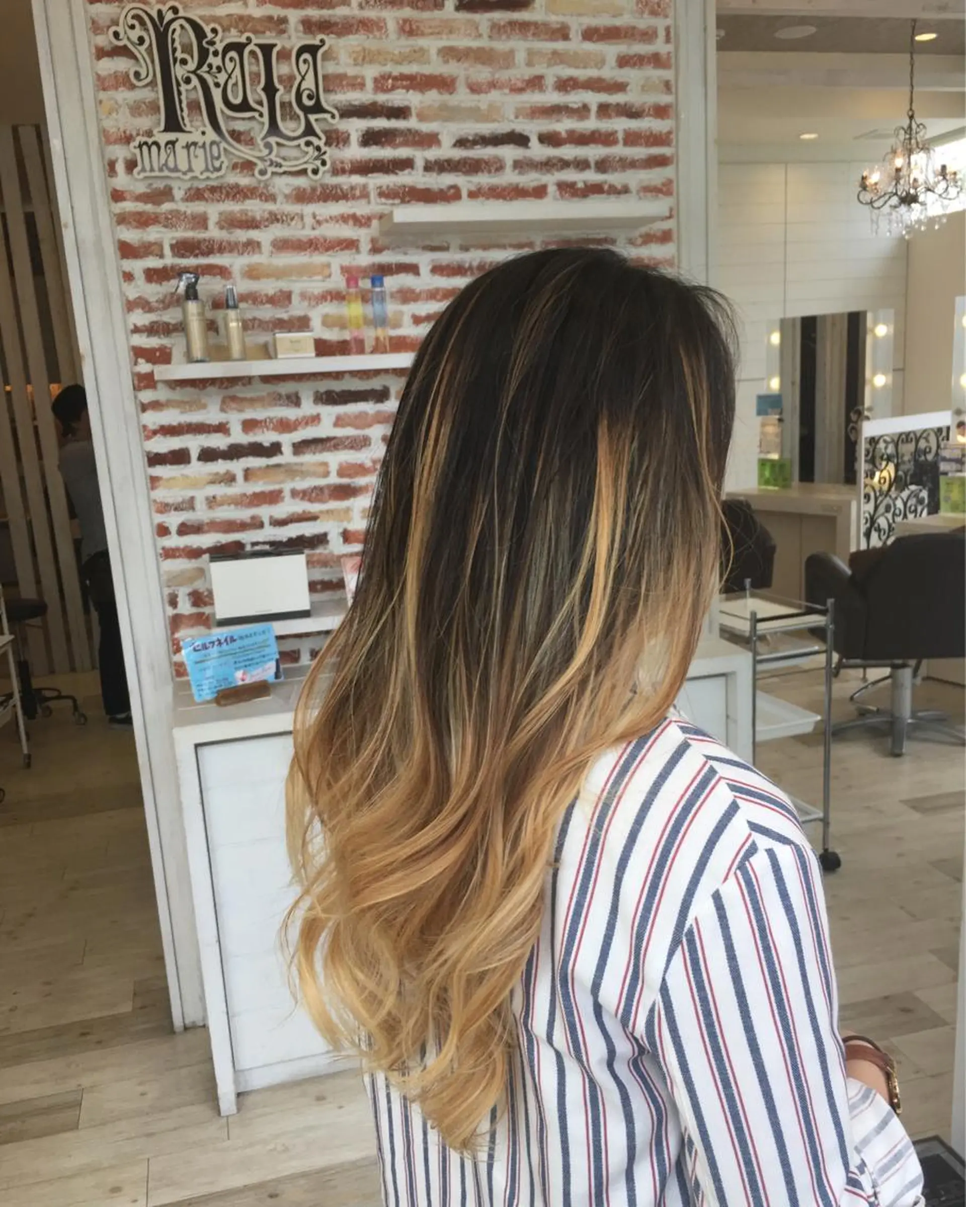 ロング カラー ブリーチ 抜きっぱなしブロンド ハイライトカラー ハイライト 東恩納 誠のヘアスタイル