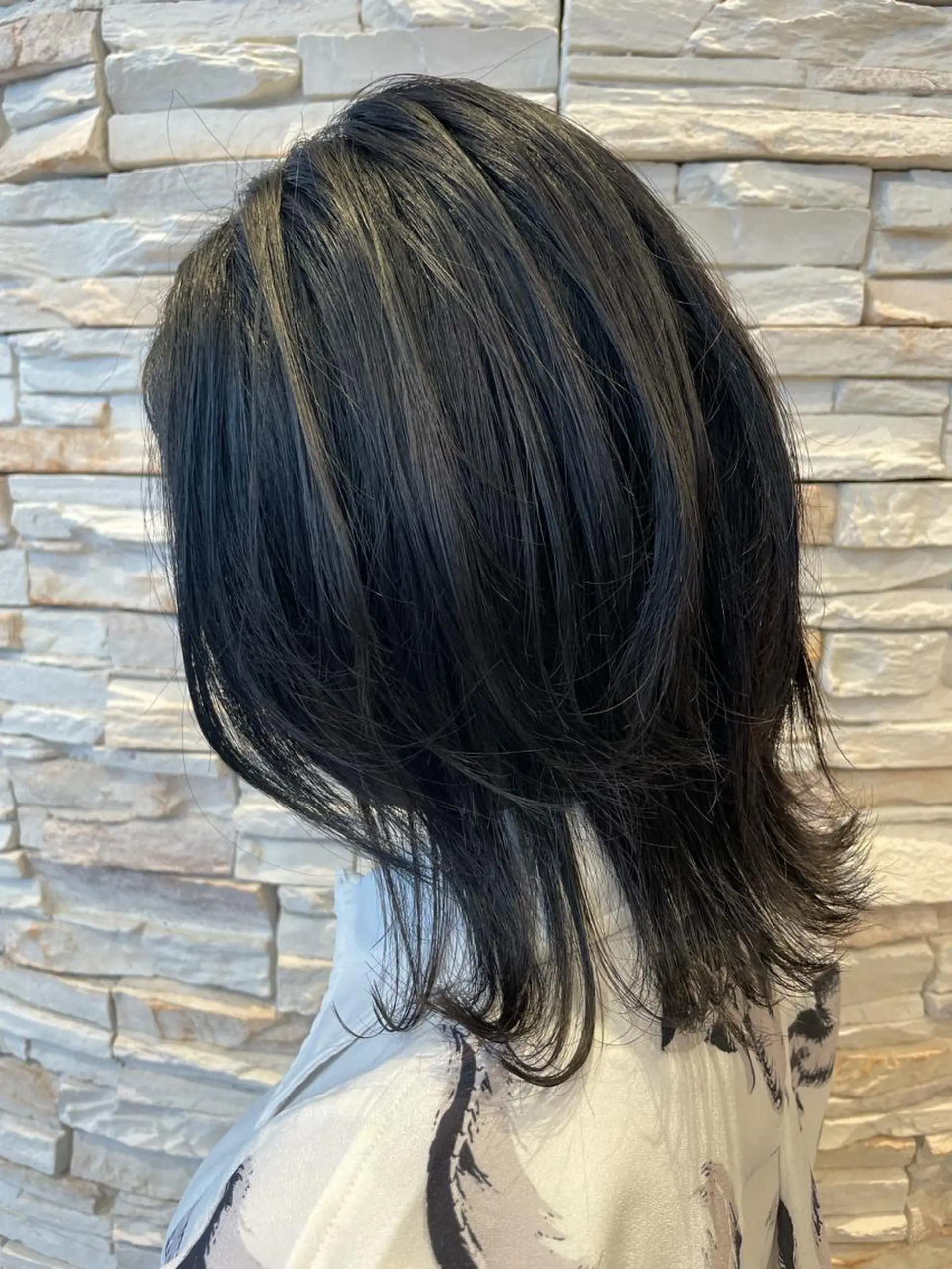 ミディアム レイヤーカット ウルフカット ワタナベ テルマサのヘアスタイル