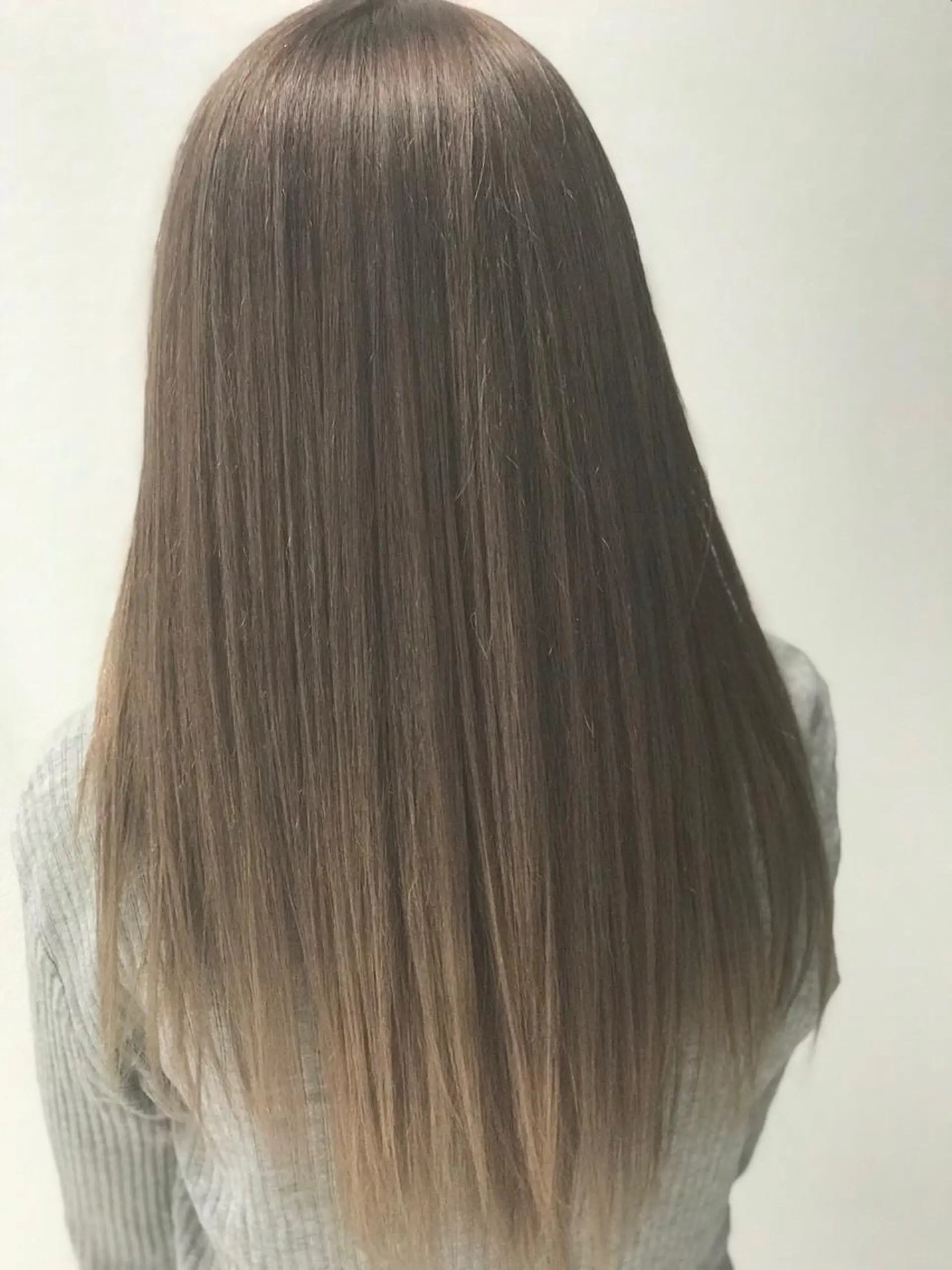 ロング カラー ブリーチ ヘアカラー トリートメント 河上 雅俊のヘアスタイル