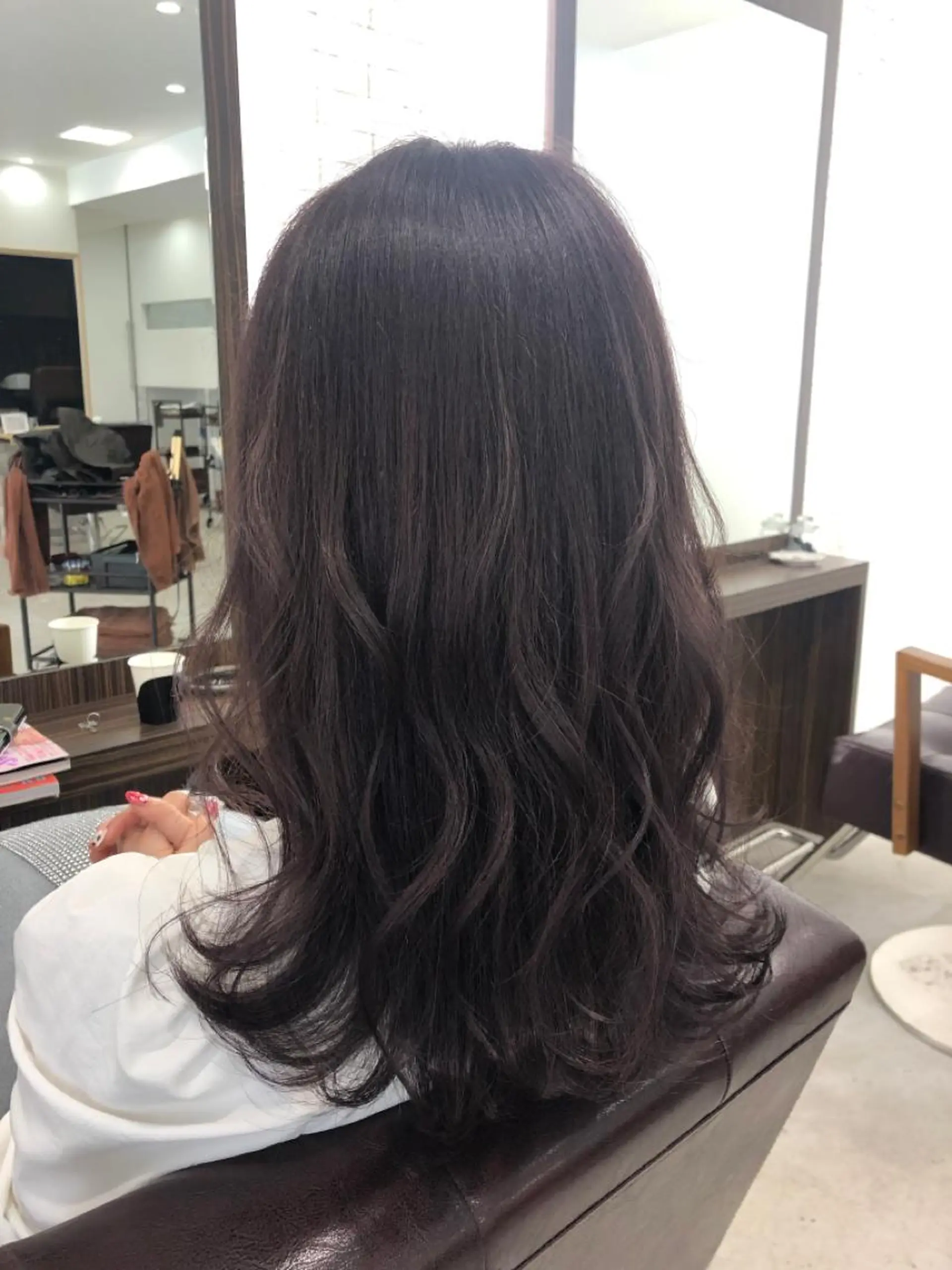 セミロング カラー ブラウンカラー ローズカラー ローズブラウン Zina 難波所属・YUDA 湯田のヘアスタイル