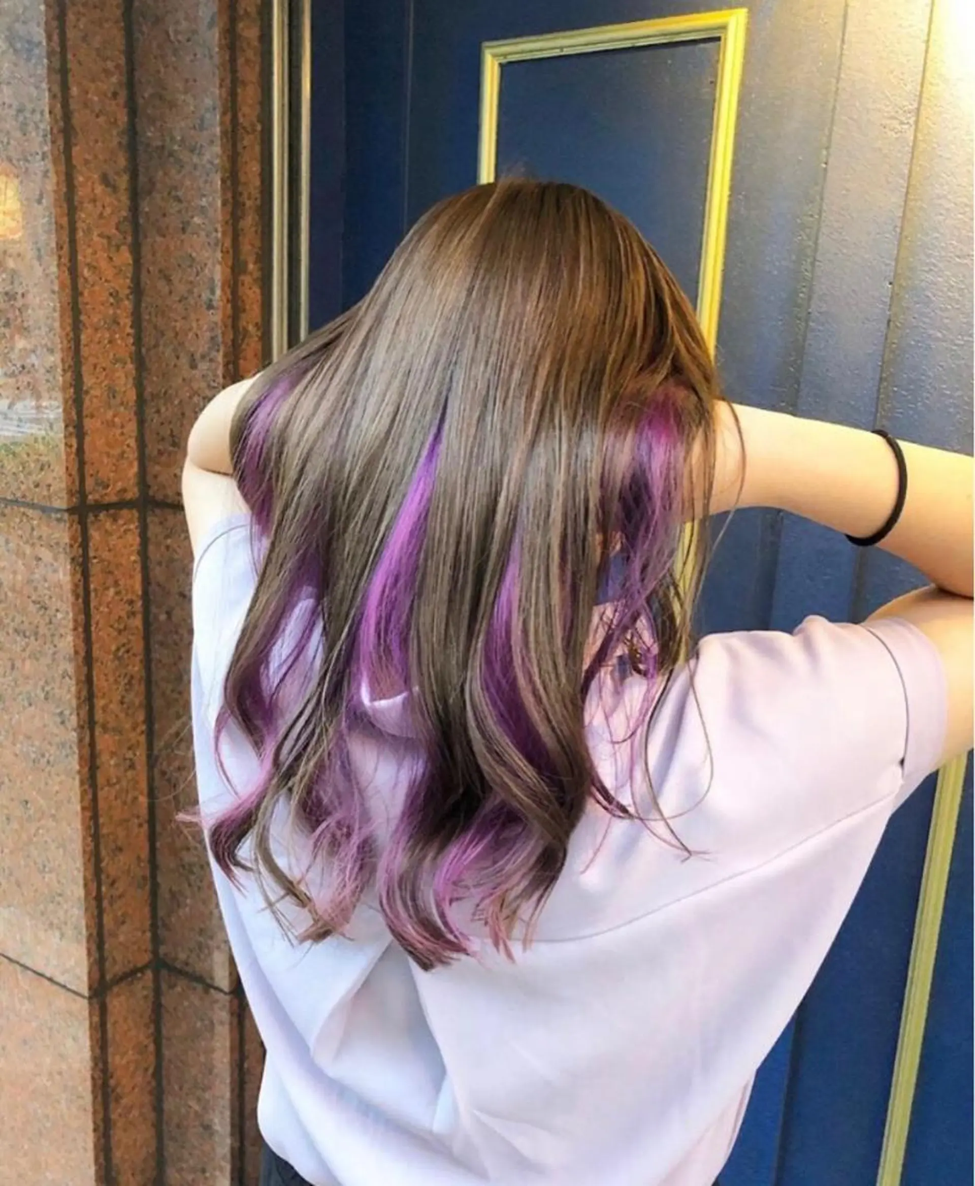 セミロング カラー インナーカラー 🎀♥️推しカラー tomoka💜🍭のヘアスタイル