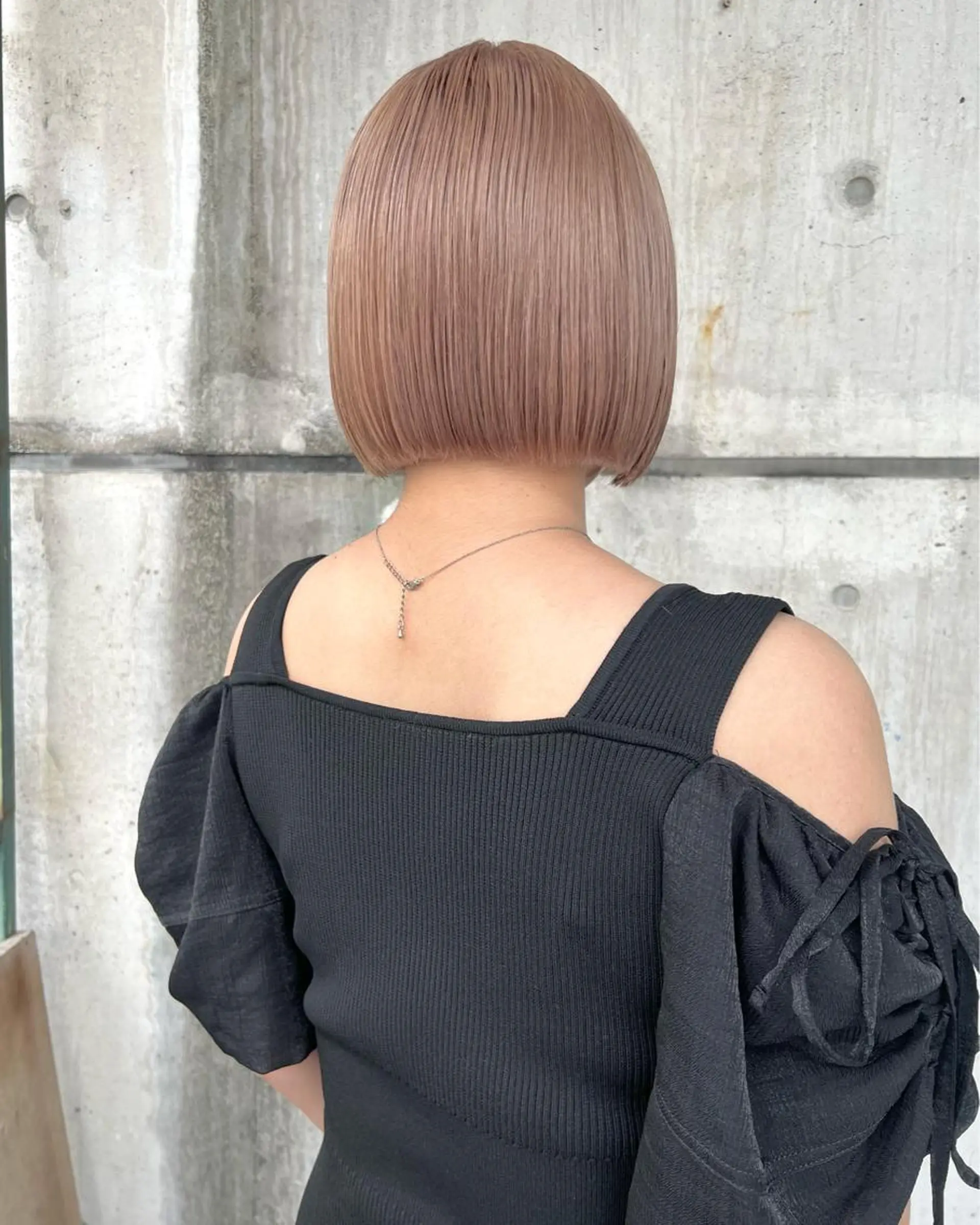 ショート カラー 切りっぱなしボブ ベージュカラー ホワイトベージュ ボブ RAIMA ケアハイトーンのヘアスタイル