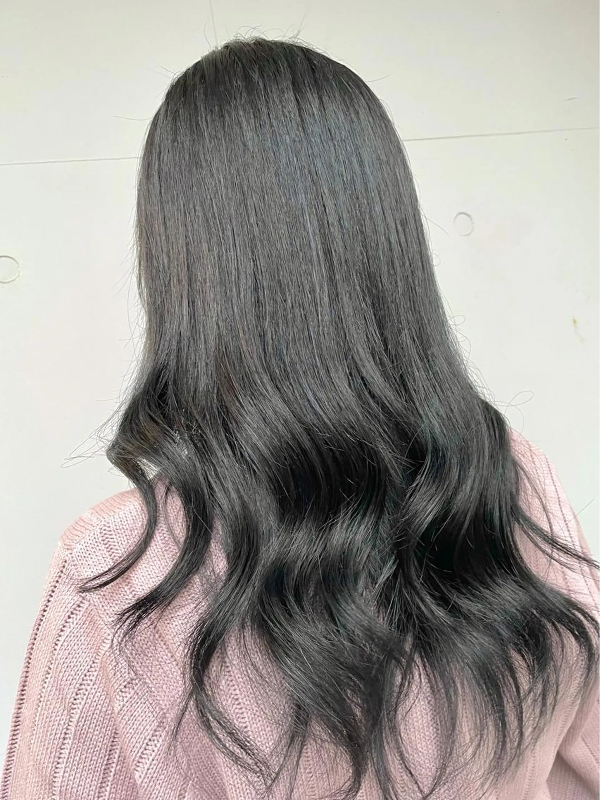 ロング カラー アディクシーカラー 黒髪 ブリーチ ブルーカラー ブルーブラック ヘアカラー トリートメント もにか🌞原宿/渋谷 🌝ブリーチカラーのヘアスタイル