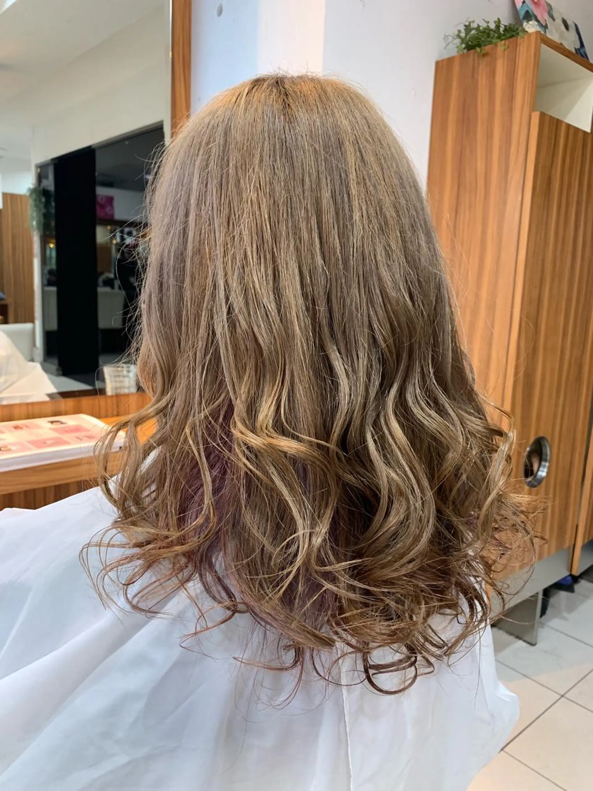 セミロング カラー パーマ 白髪ぼかしハイライト 柳川拓哉のヘアスタイル