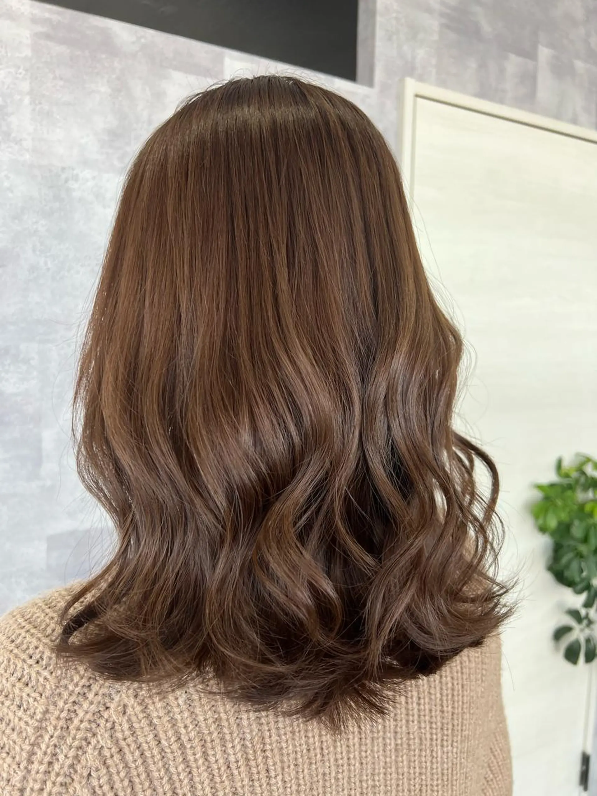 ミディアム 岡田 麗華のヘアスタイル