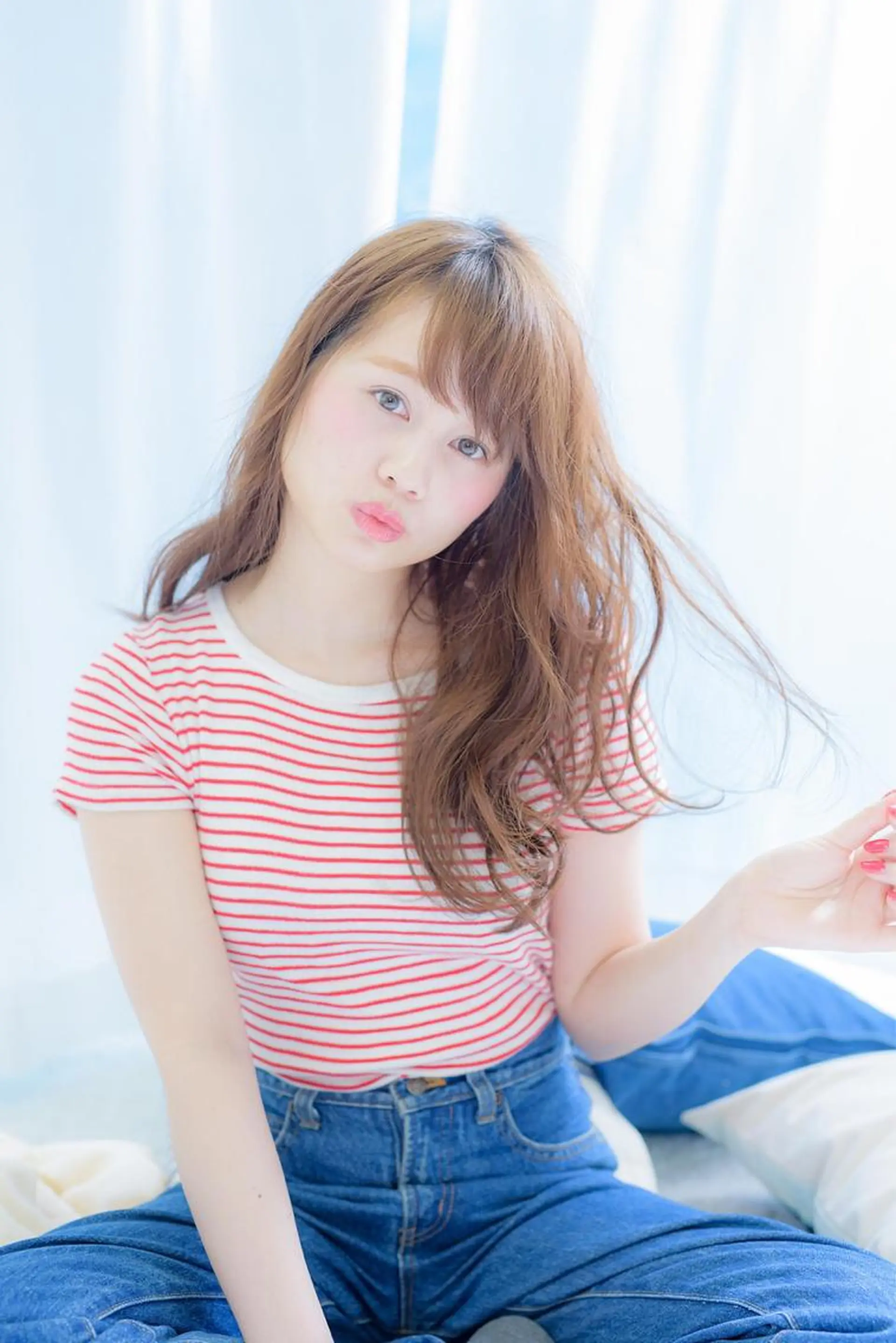 セミロング ロング カラー アッシュ ベージュカラー 鍵山 千秋のヘアスタイル