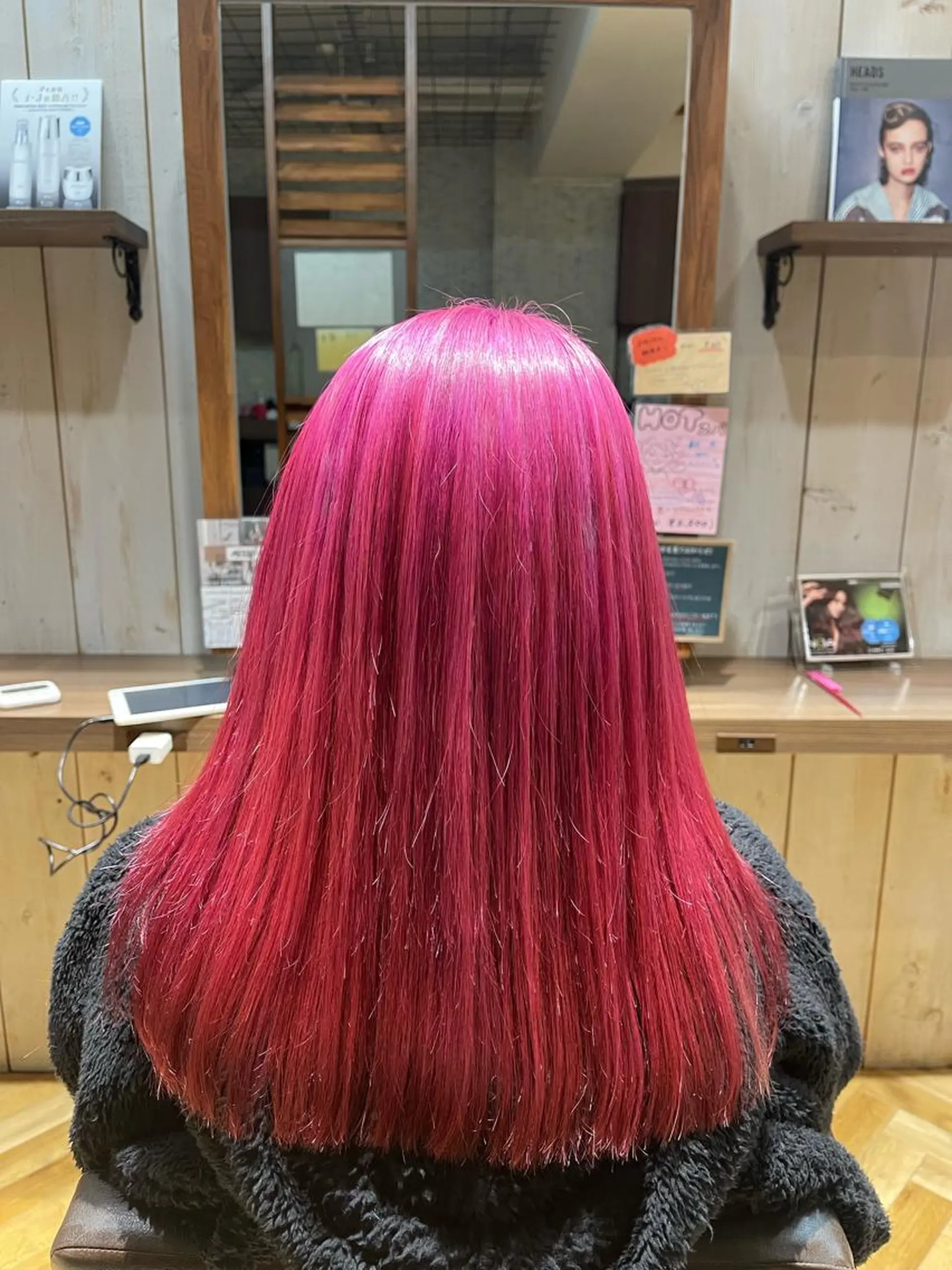 カラー バヤラー バイガルマーのヘアスタイル