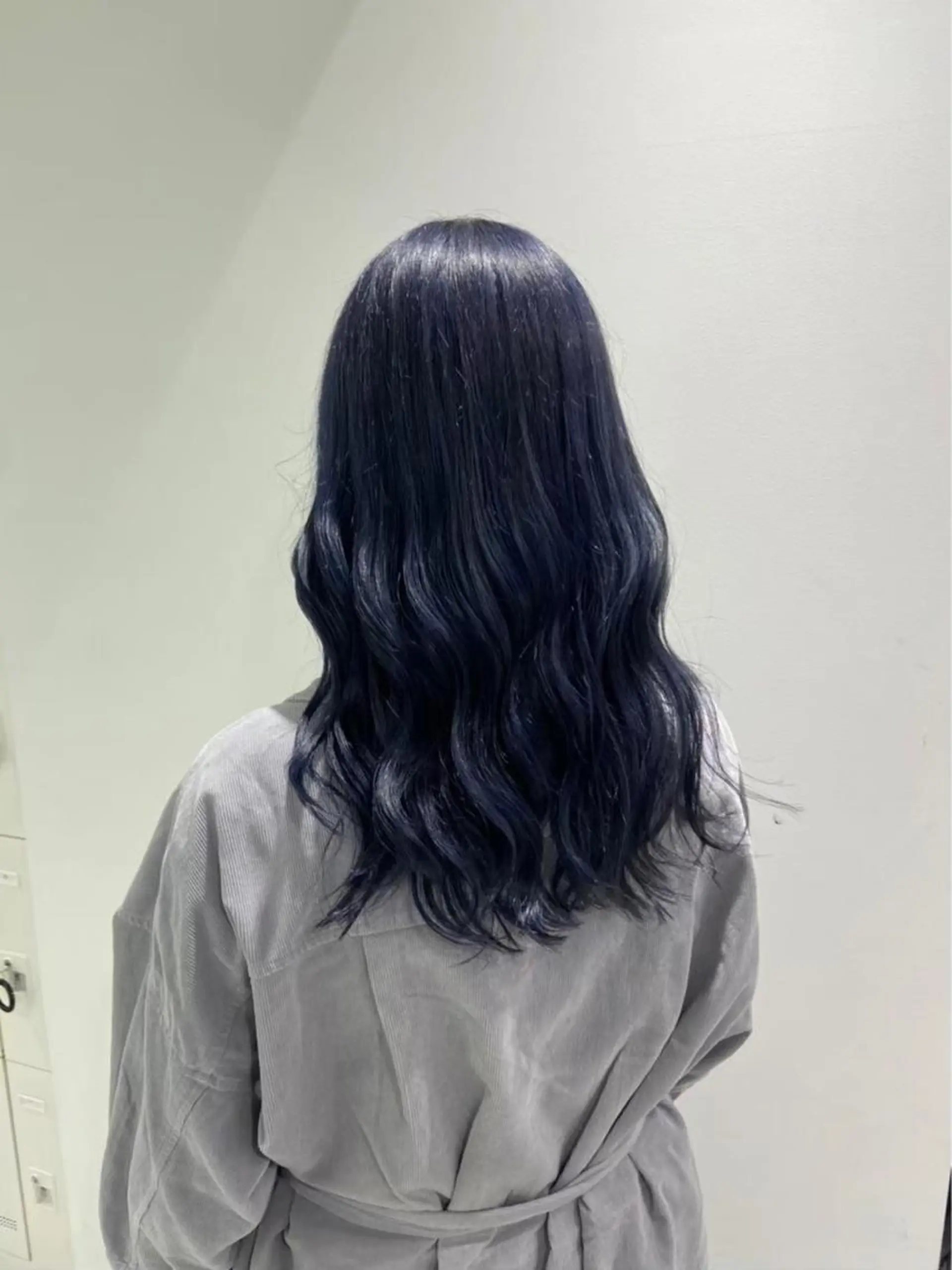 ロング カラー 黒髪 ブルーカラー ブルーブラック 透明感カラー ウルフ&レイヤー特化 まとまる美髪矯正のヘアスタイル