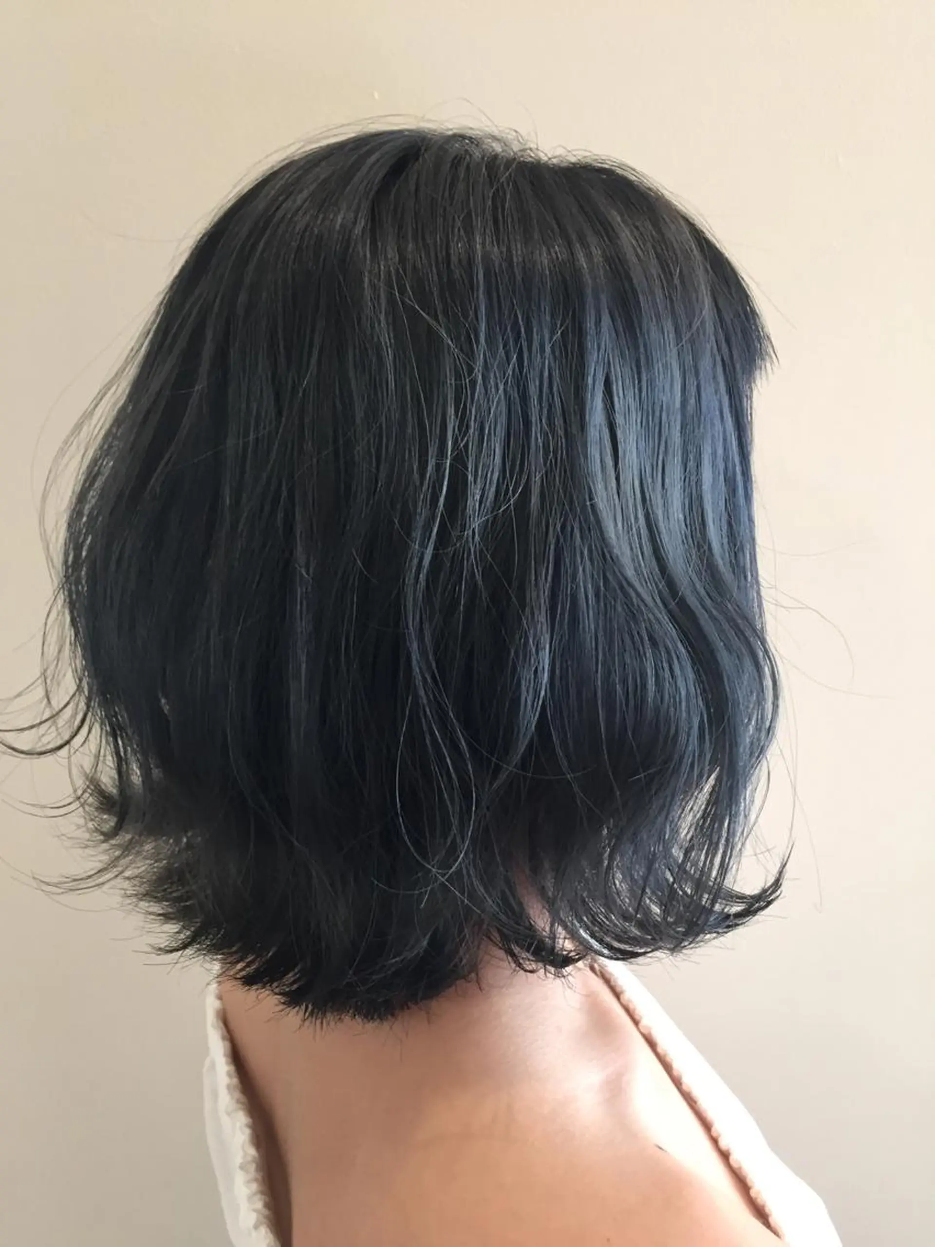 ショート カラー ブリーチ ブルーカラー ヘアカラー トリートメント 盛れるレイヤーカット 得意🌹井上美沙のヘアスタイル