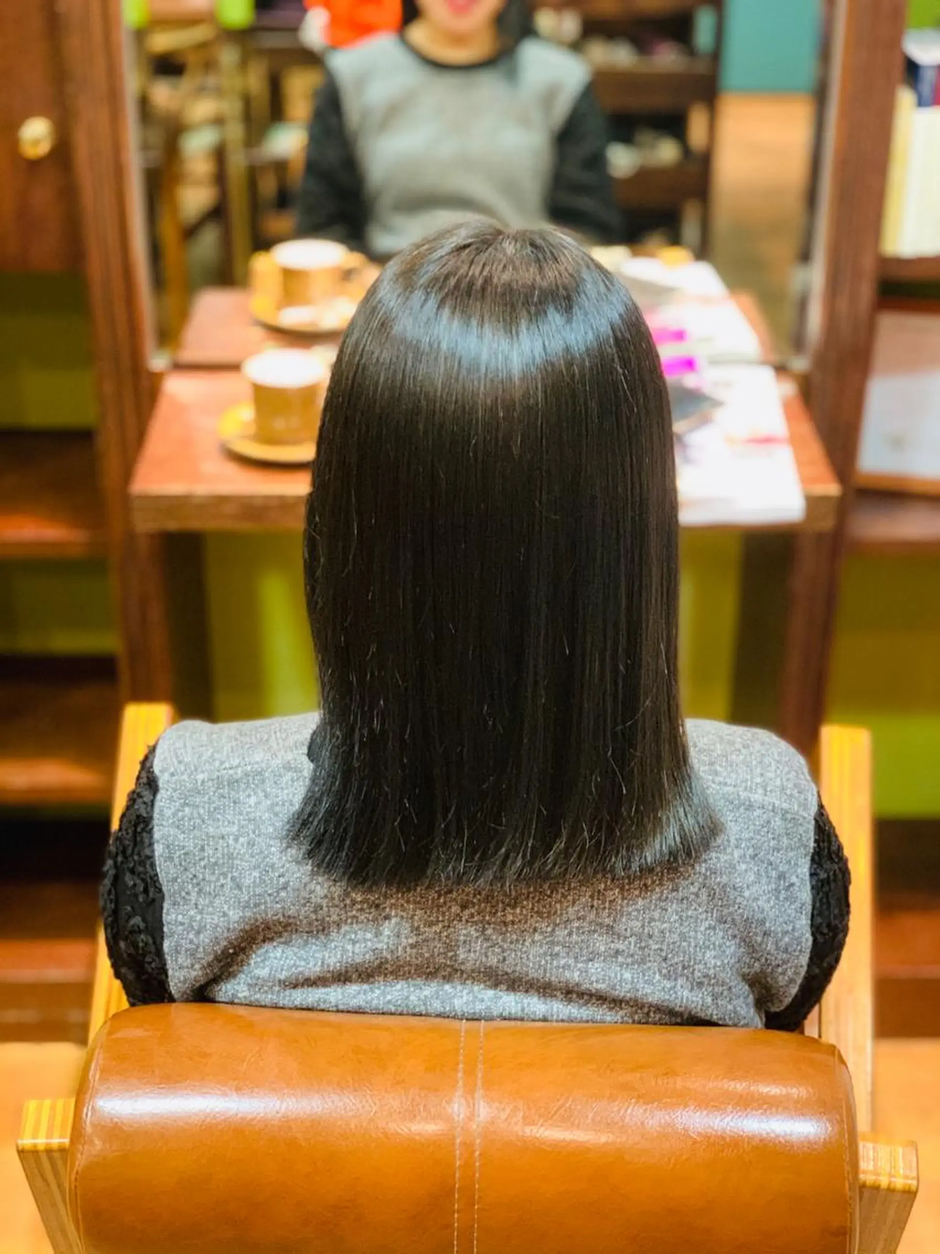 ミディアム カラー グレージュ カット特化美容師 齋藤桐のヘアスタイル