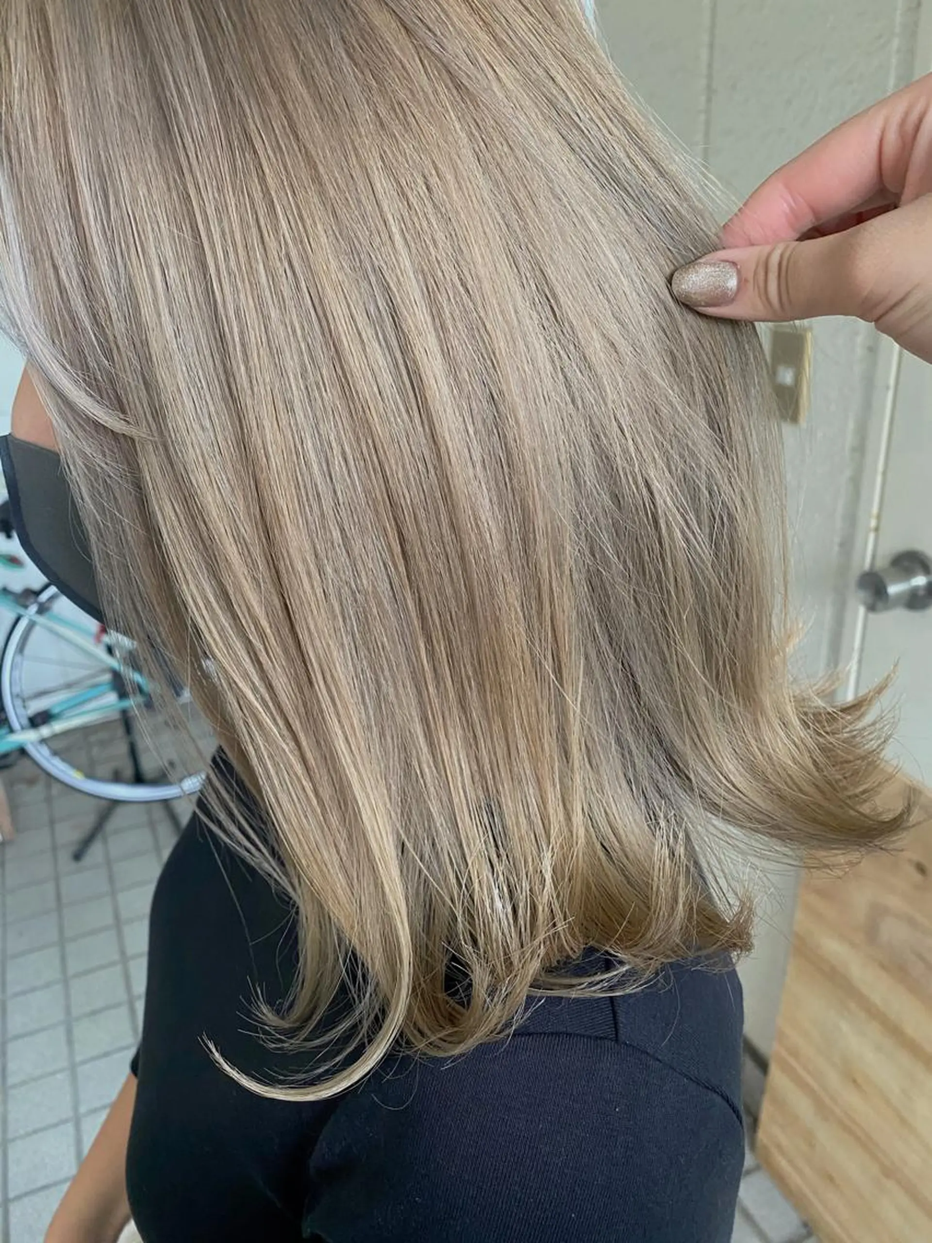 ミディアム カラー ベージュカラー nailist mana𖤐´-のネイルデザイン