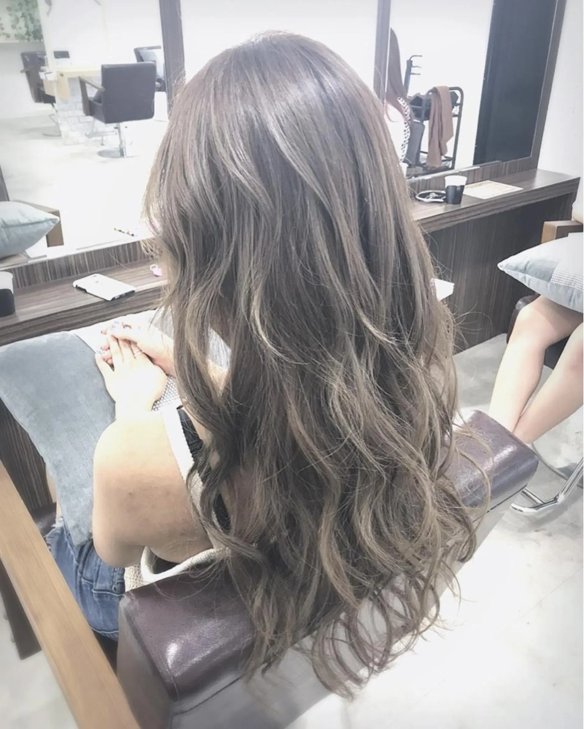 ロング カラー グレージュ ハイライトカラー ハイライト ヘアカラー トリートメント マンツーマン/透明感 foi hairのヘアスタイル