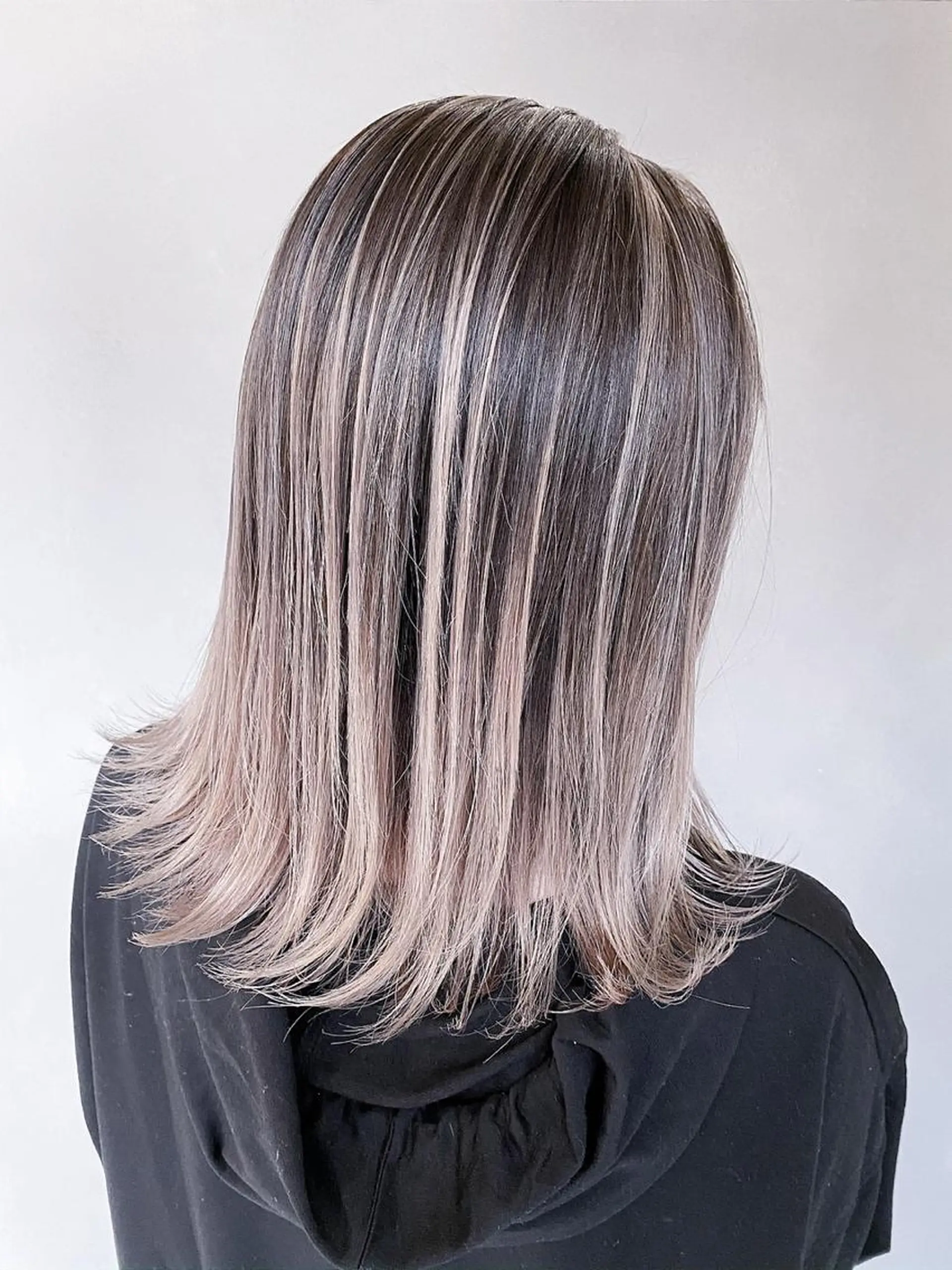 ミディアム アッシュ ボブ ハイライト 髪質改善 レイヤーカット カット ヘアカラー トリートメント 竹内ケンゴ🇰🇷 EIGHT藤沢のヘアスタイル