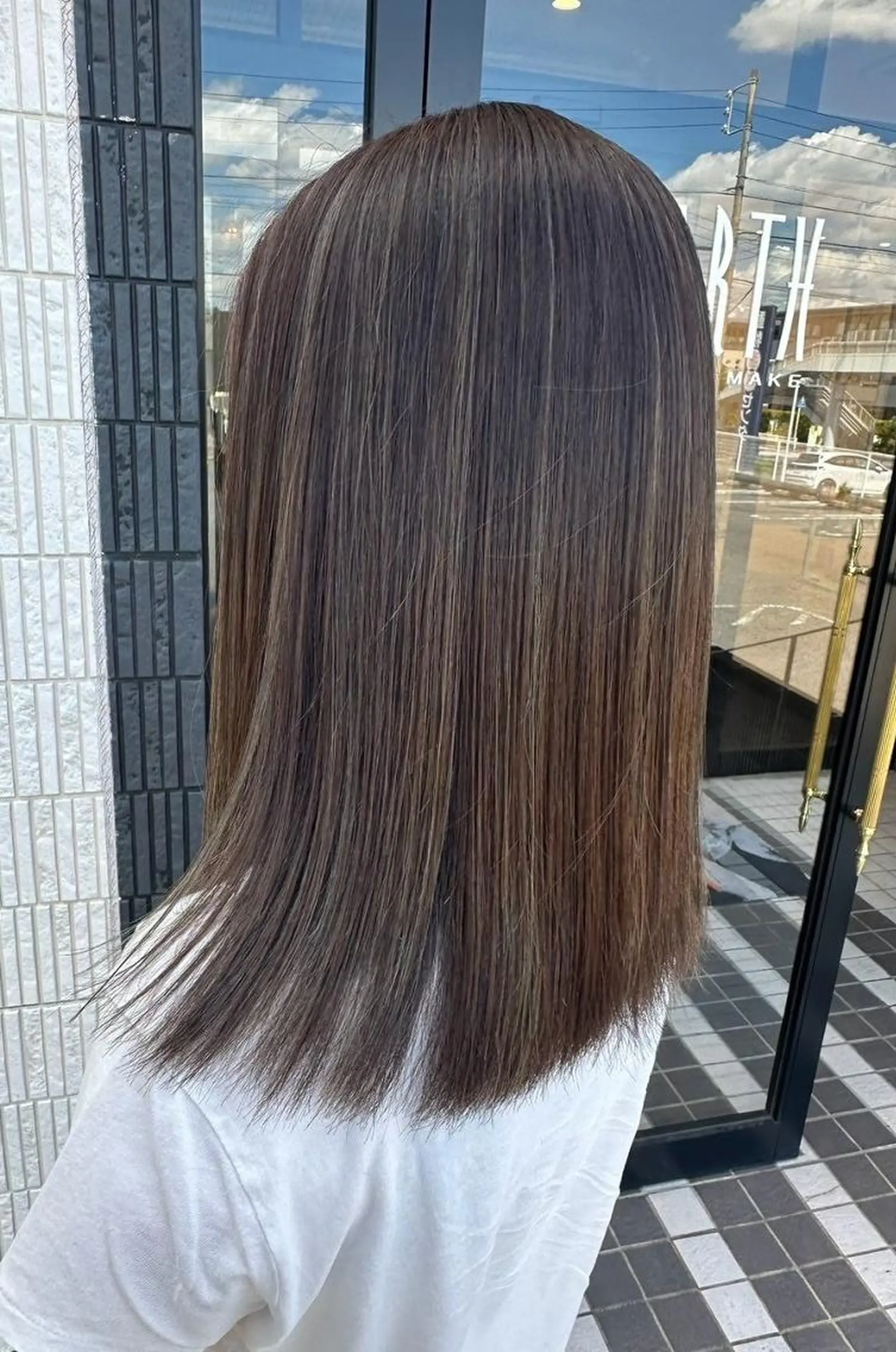 ミディアム 大川 有香のヘアスタイル