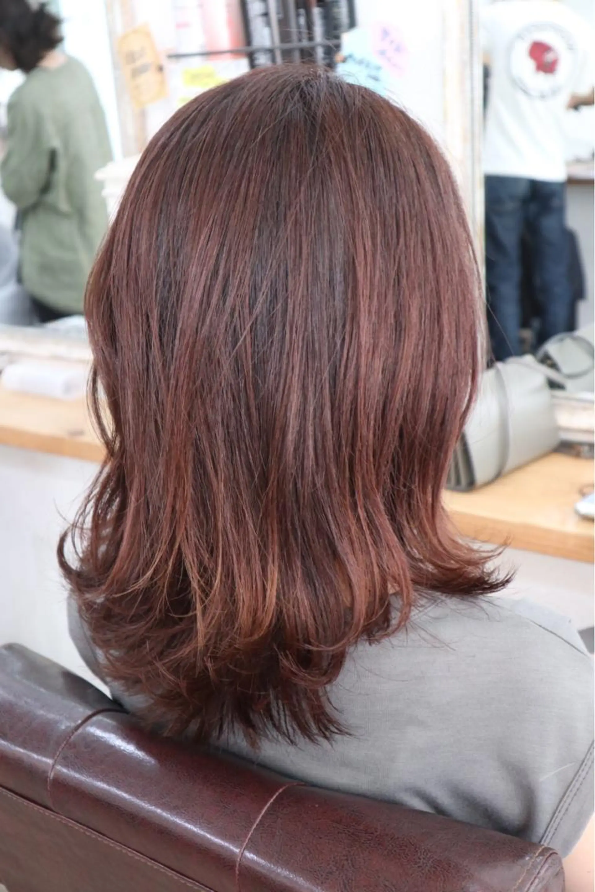 セミロング カラー ブラウンカラー イルミナカラー レッドカラー レッドブラウン カット ヘアカラー トリートメント 西村 ようこのヘアスタイル