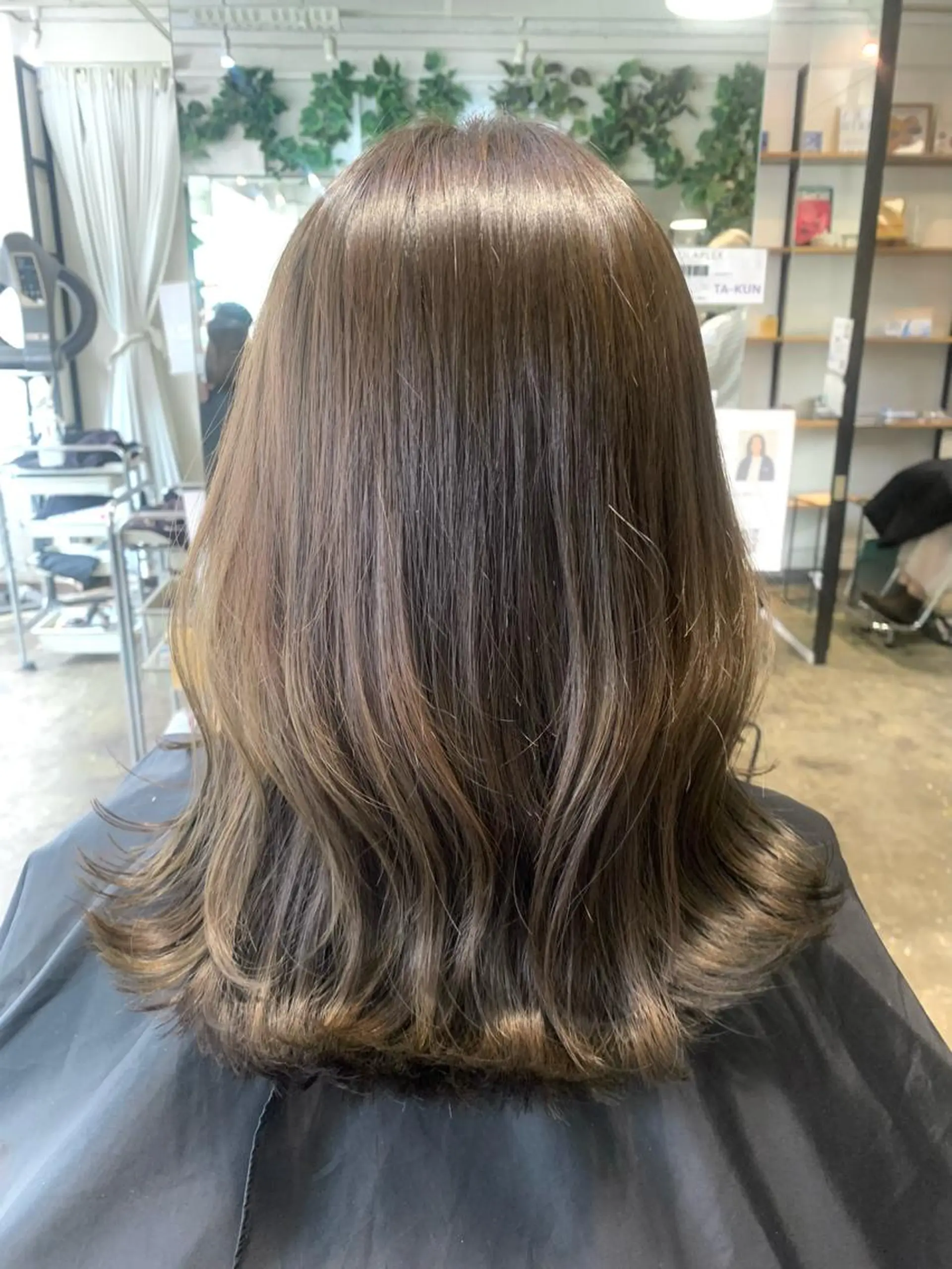 ロング カラー アッシュ ベージュカラー ブリーチ ブリーチなしカラー オリーブ/縮毛矯正 /スパ/たっくんのヘアスタイル