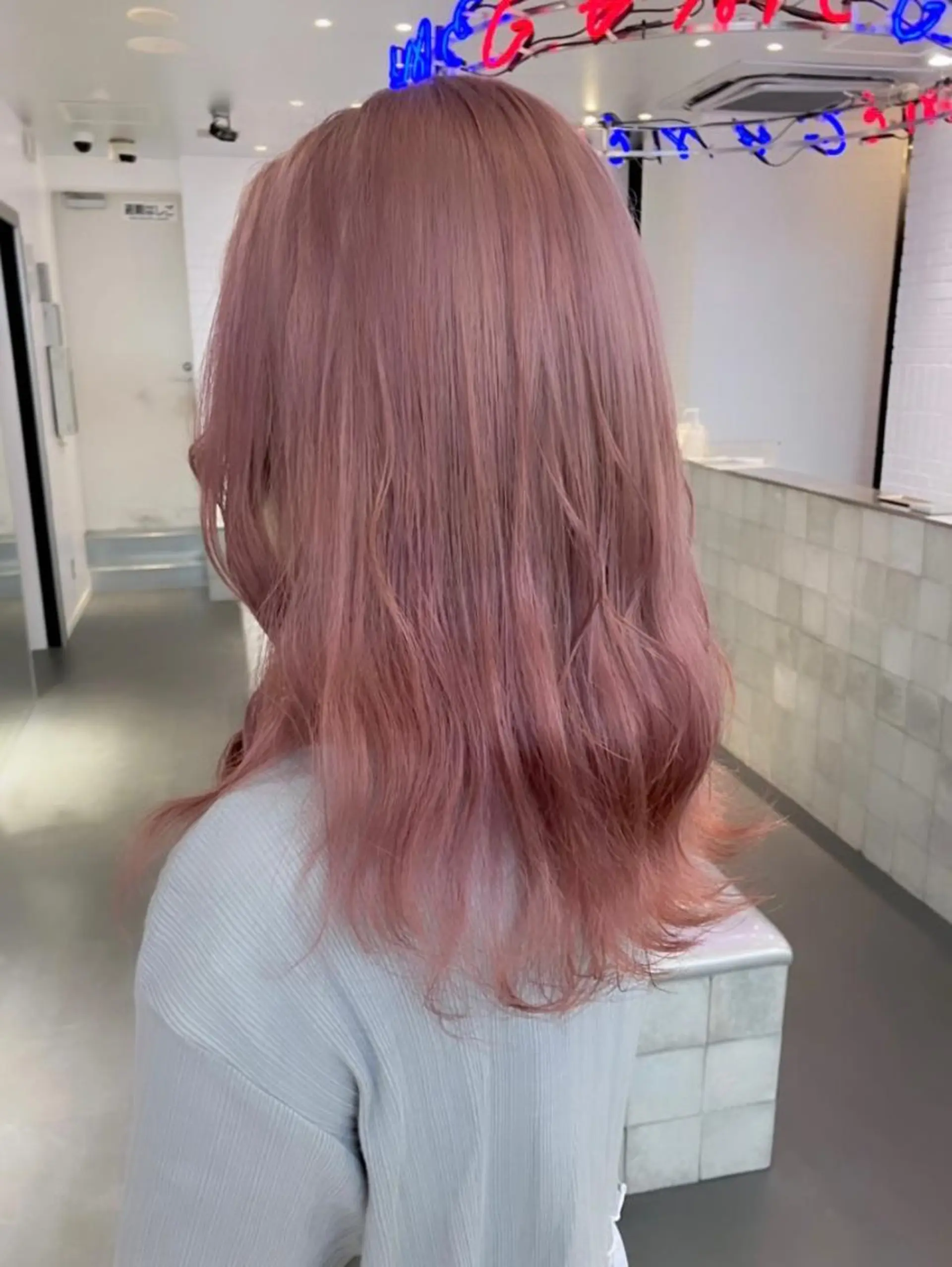 ミディアム カラー ヘアアレンジ メンズ ネイル マツエク・マツパ ヘアカラー トリートメント 🥣ミコト/レイヤー 韓国ハイトーン🥣のヘアスタイル