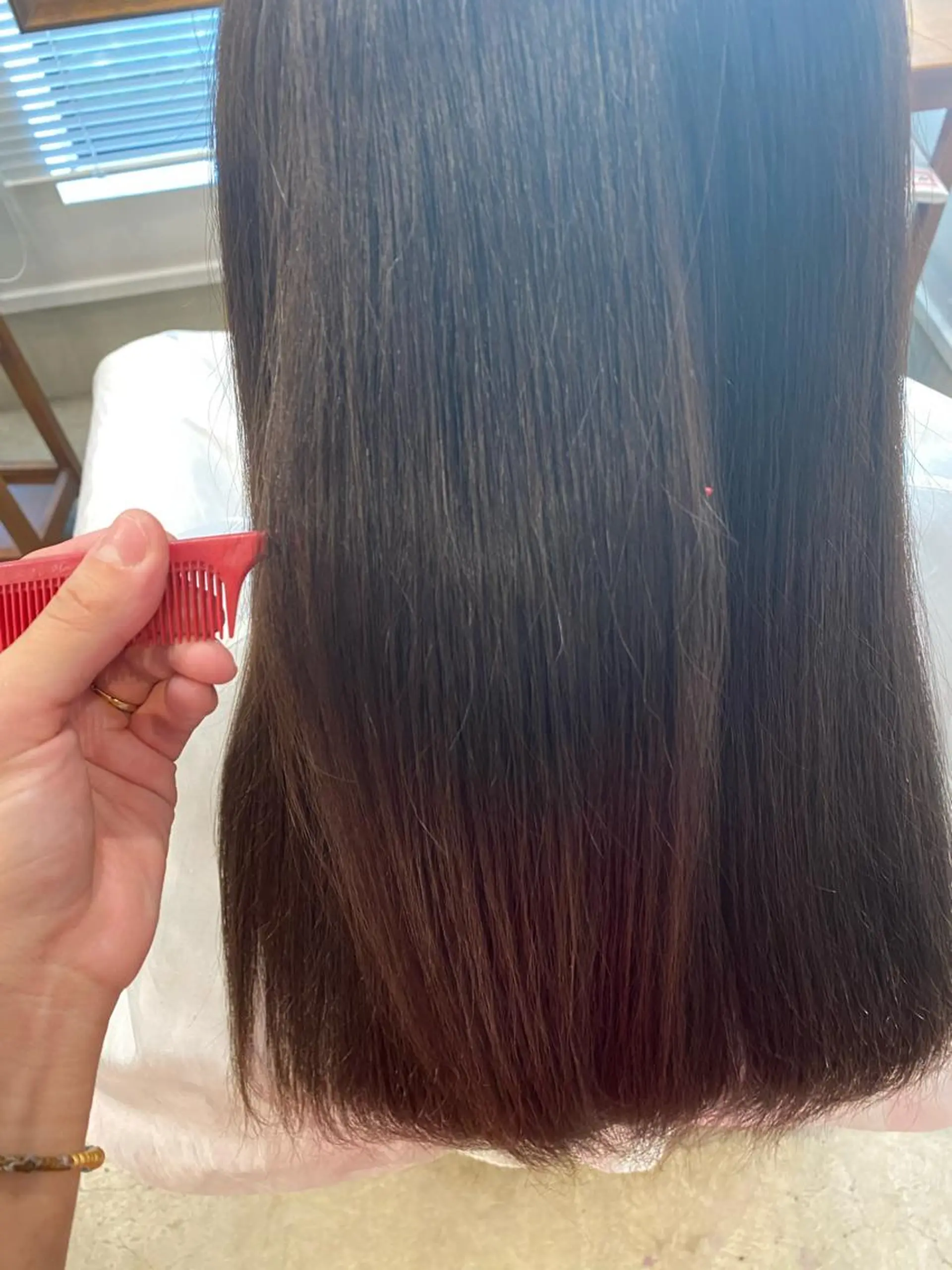 ロング カラー アッシュ ベージュカラー 透明感カラー ロング 沖田 舞衣のヘアスタイル