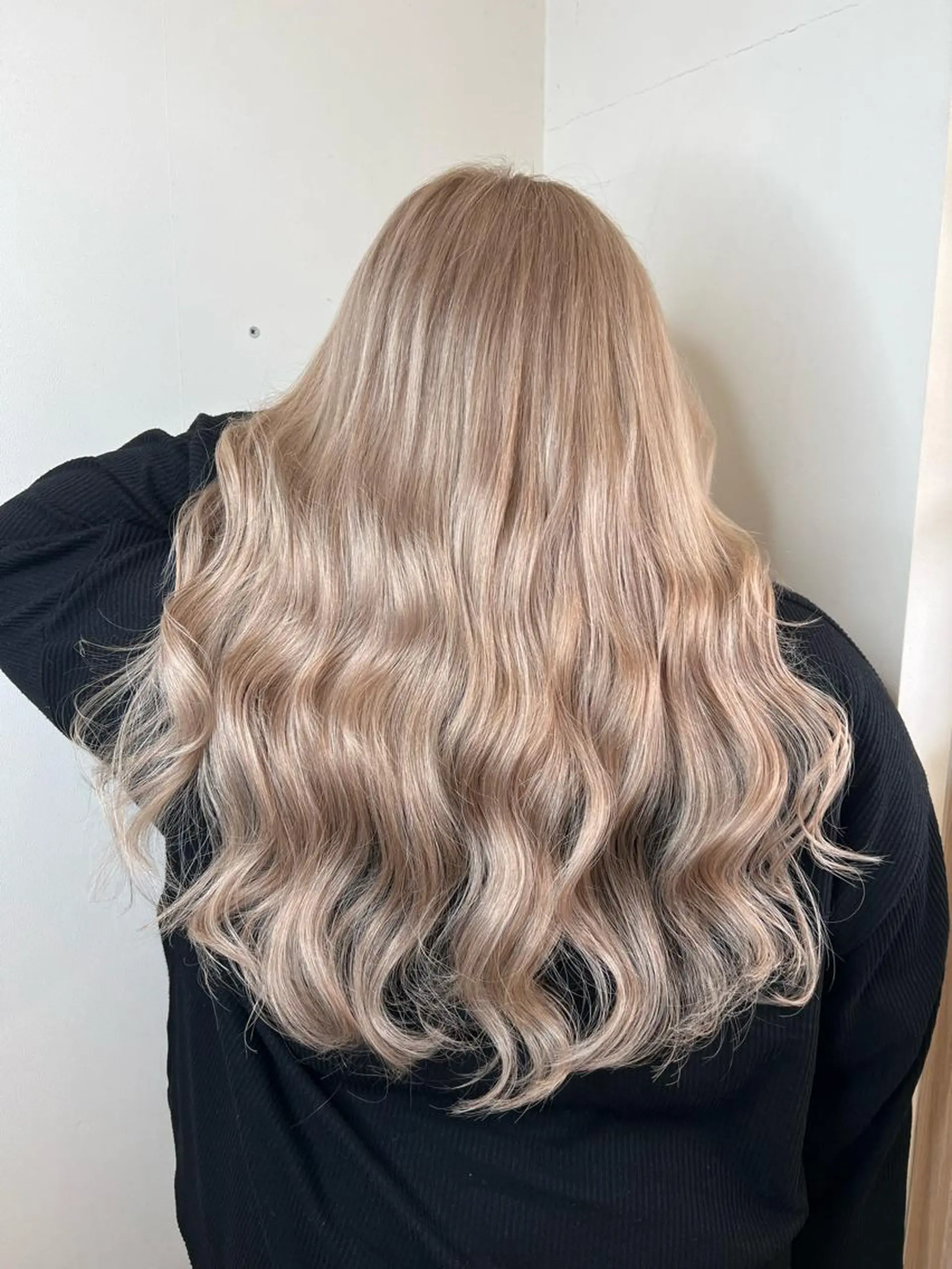 ロング カラー ハイトーンカラー ヘアカラー トリートメント KR2S× 亜以加のヘアスタイル