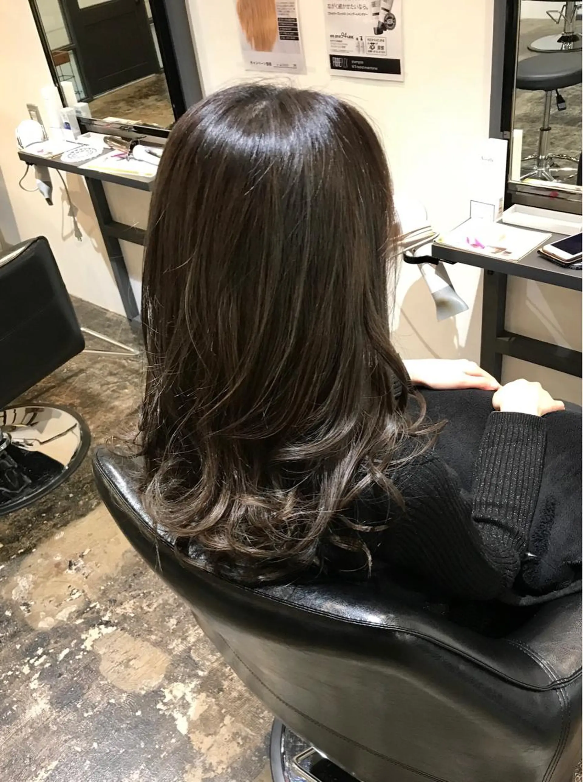 セミロング カラー UMEDA FIGAROのヘアスタイル