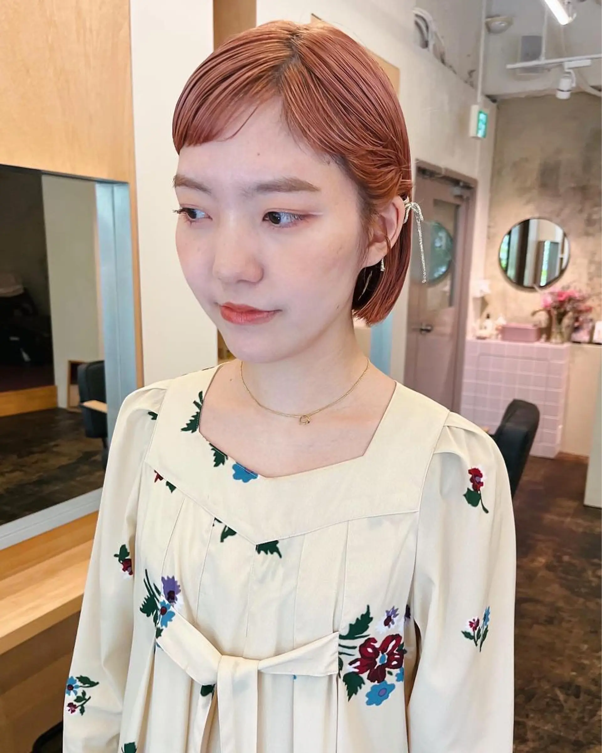ショート カラー ブリーチ オレンジ カット 西山 紗耶香🪽 透明感カラー/ボブのヘアスタイル