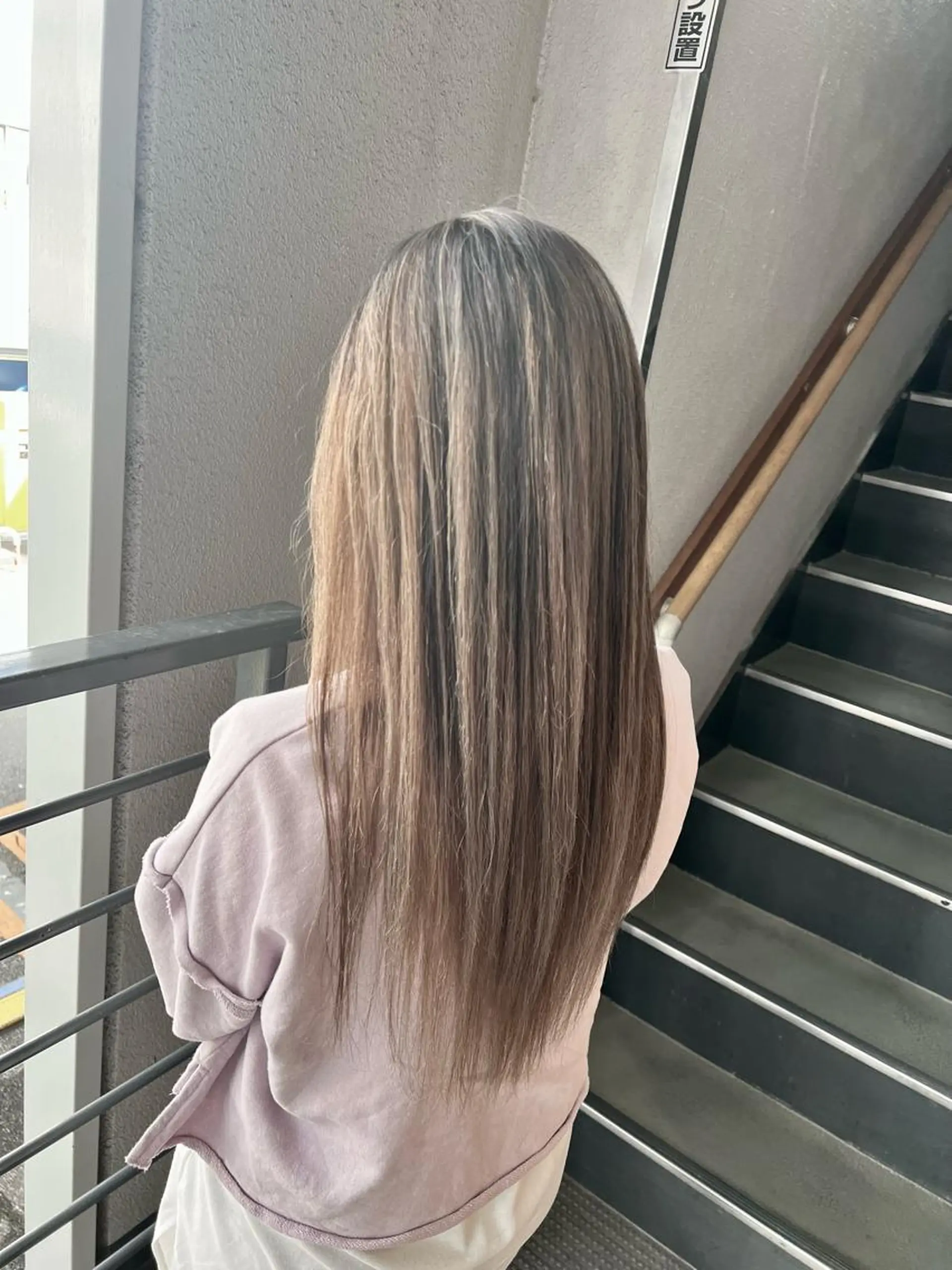 ロング カラー バレイヤージュ グレージュ ハイライトカラー ハイライト レイヤーカット カット ヘアカラー トリートメント Kazu .Kのヘアスタイル