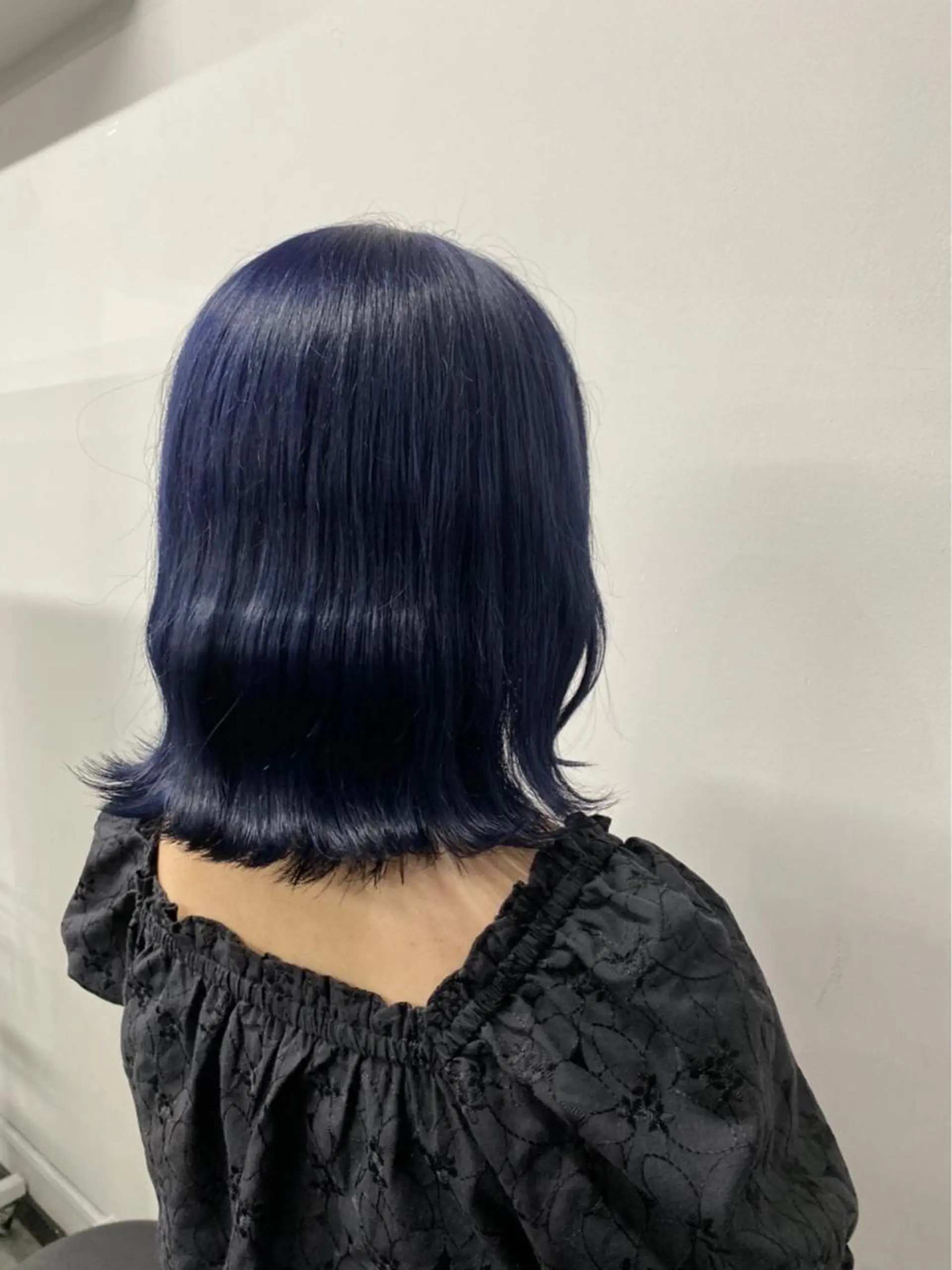 セミロング 寒色＆ブリーチ特化 寒色MiOのヘアスタイル