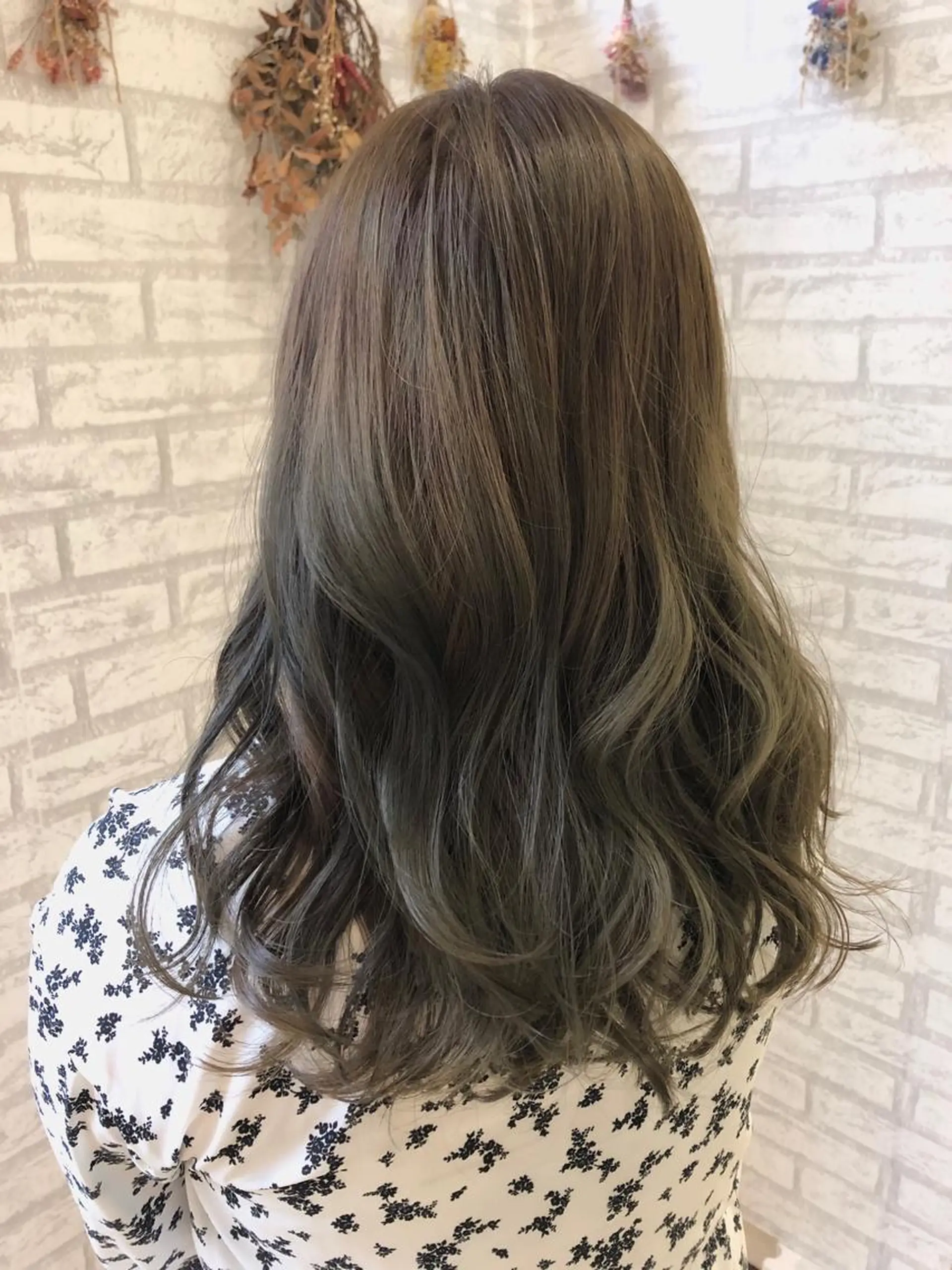 セミロング カラー クボキ サヤのヘアスタイル