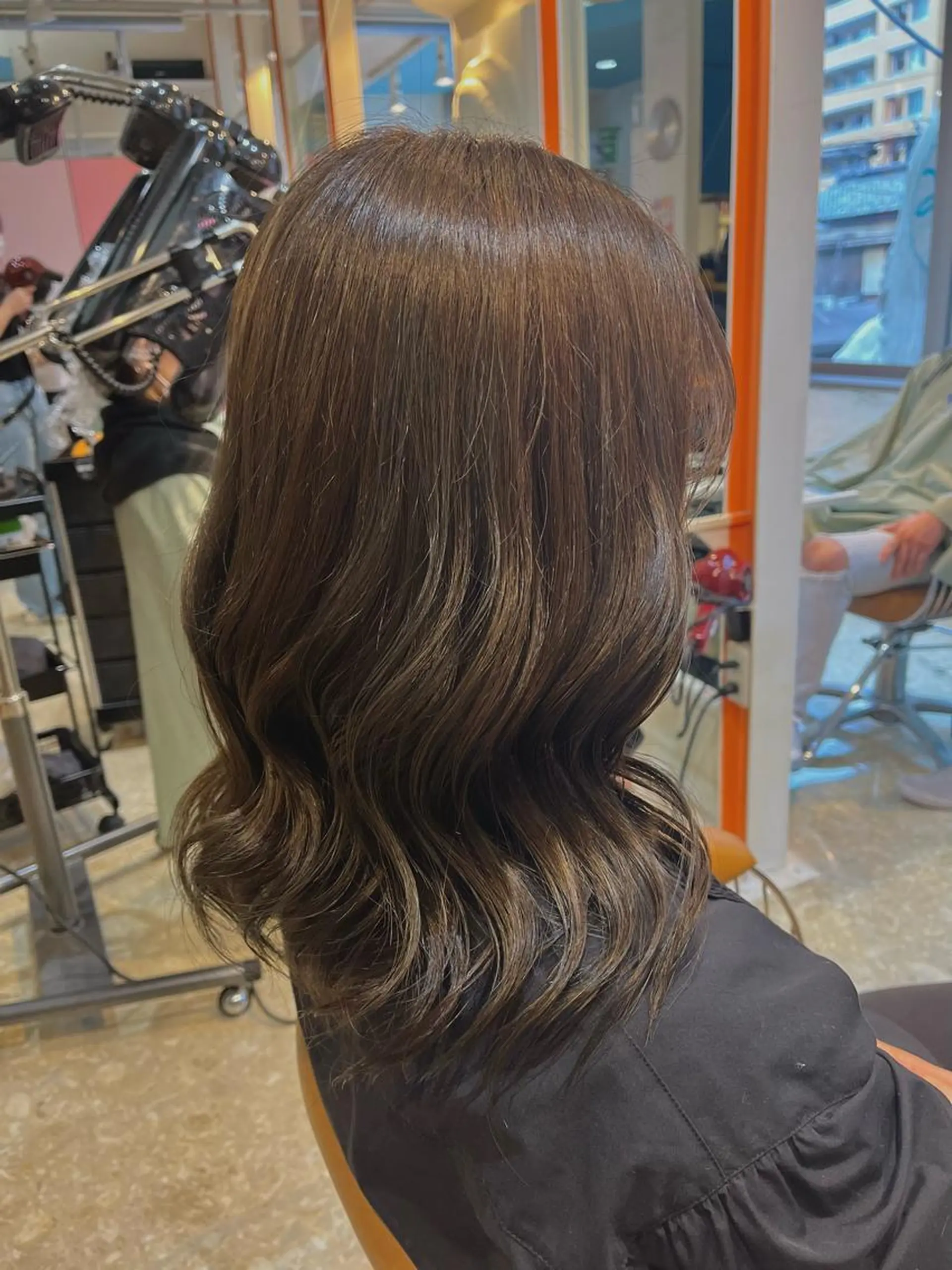 ミディアム カラー カット ヘアカラー トリートメント うしだ かおるのヘアスタイル