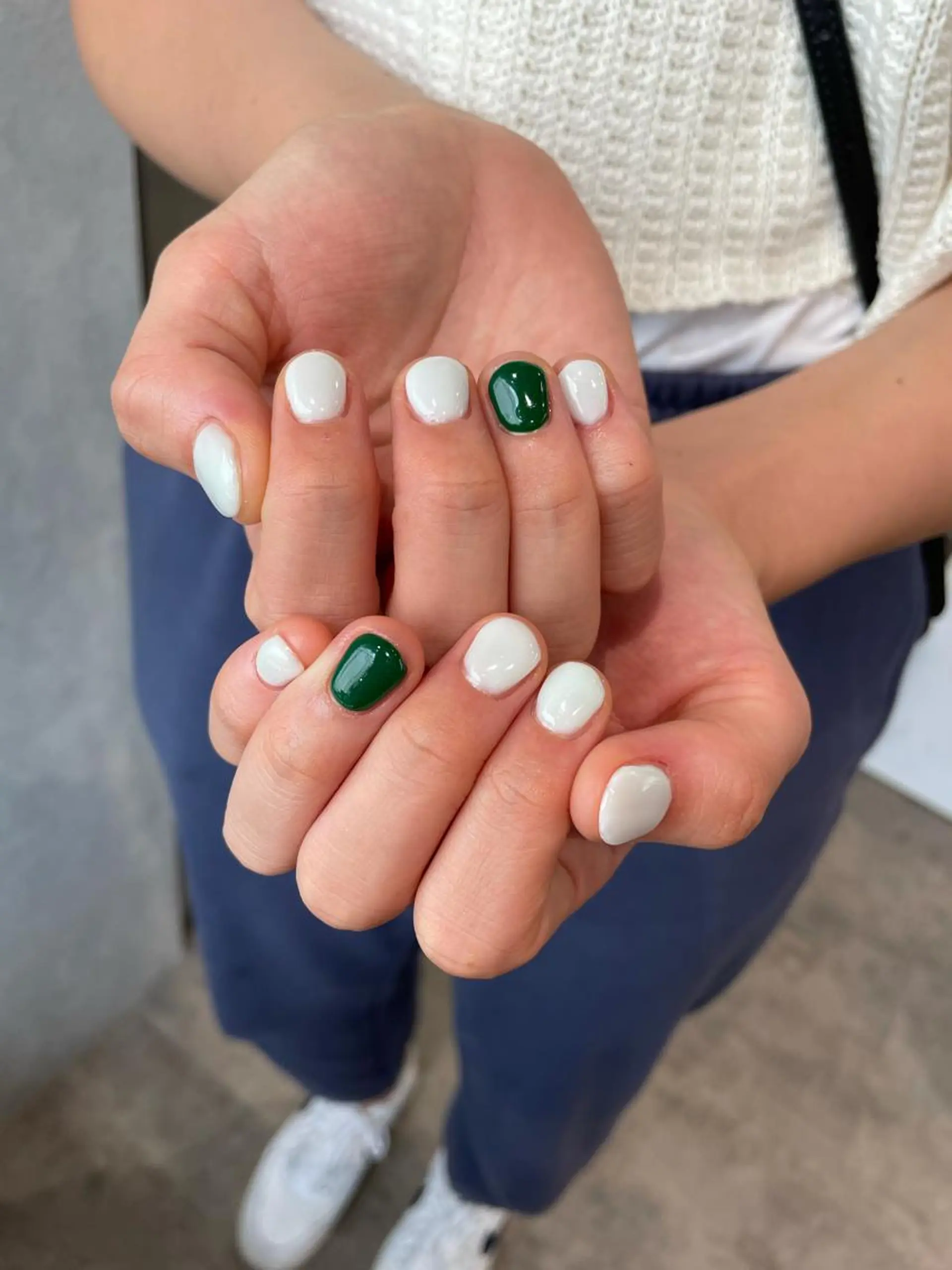 ネイル グリーン ワンカラーネイル ホワイト ハンドネイル ナチュラル透明感🌱 小山美樹子のヘアスタイル