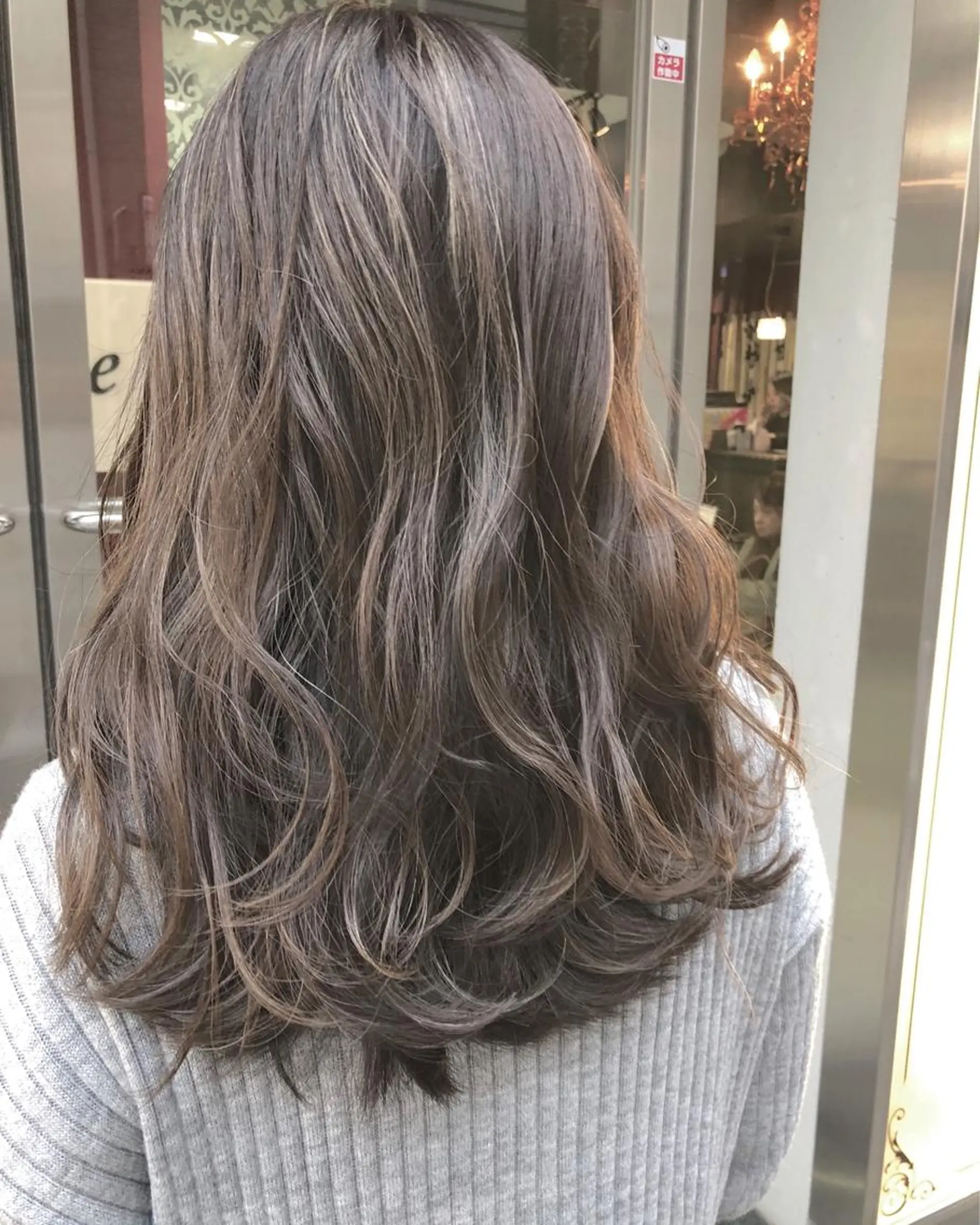 ロング カラー アッシュ グレージュ ハイライトカラー ハイライト トップスタイリスト 小澤純一のヘアスタイル