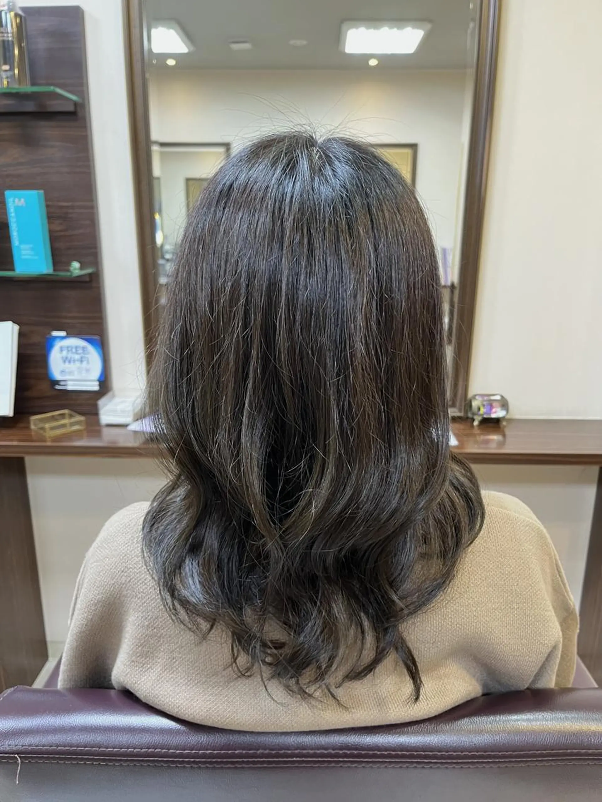 セミロング アッシュ レイヤーカット カット ヘアカラー トリートメント 澤崎 希望のヘアスタイル