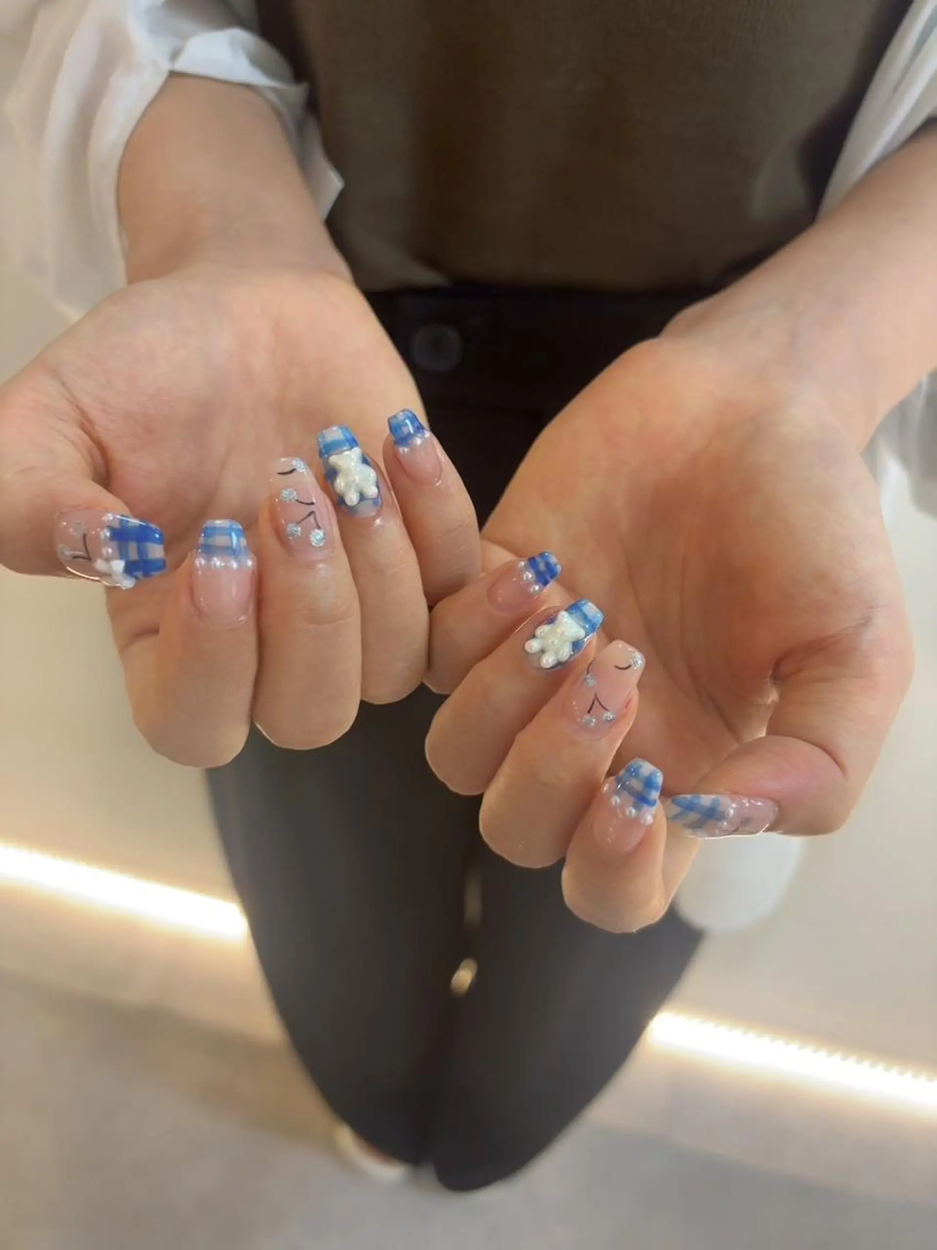 ネイル ハンドネイル Trinity ネイリストスタッフのネイルデザイン