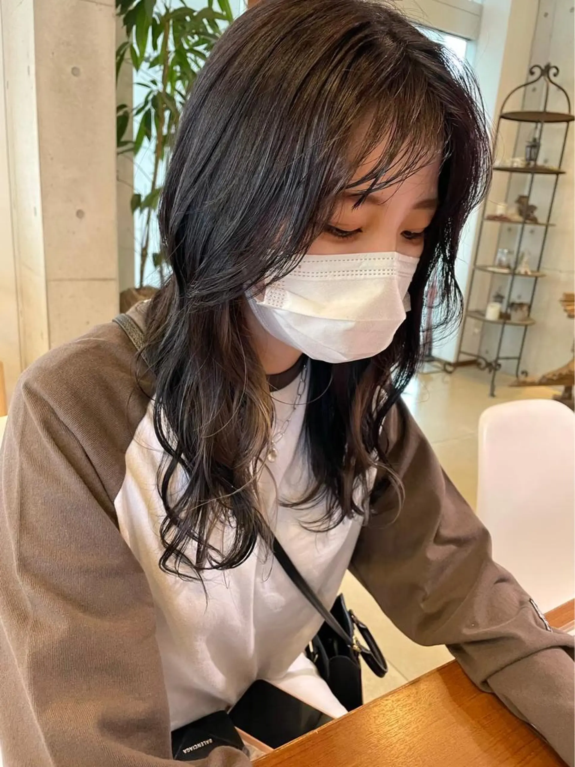 セミロング ✨艶カラー・ストレー ト✨Lissのヘアスタイル