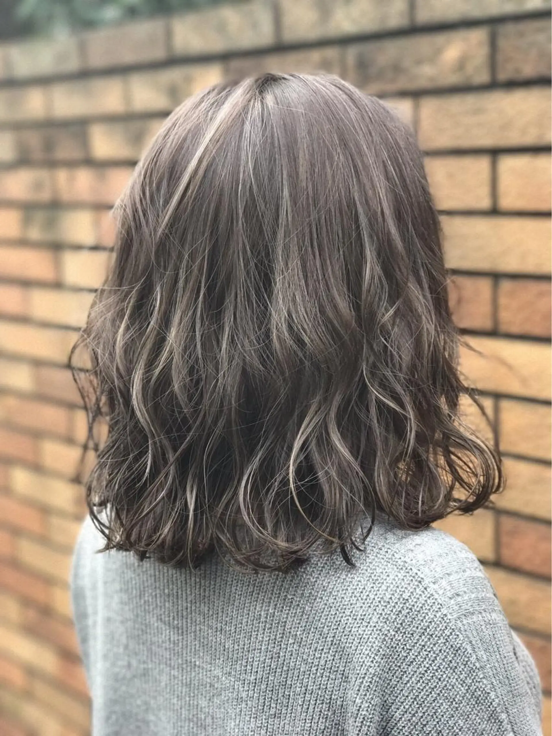 ミディアム カラー ハイライトカラー ハイライト ヘアカラー 韓国ヘア🤍髪質改善 🇰🇷AKANEのヘアスタイル