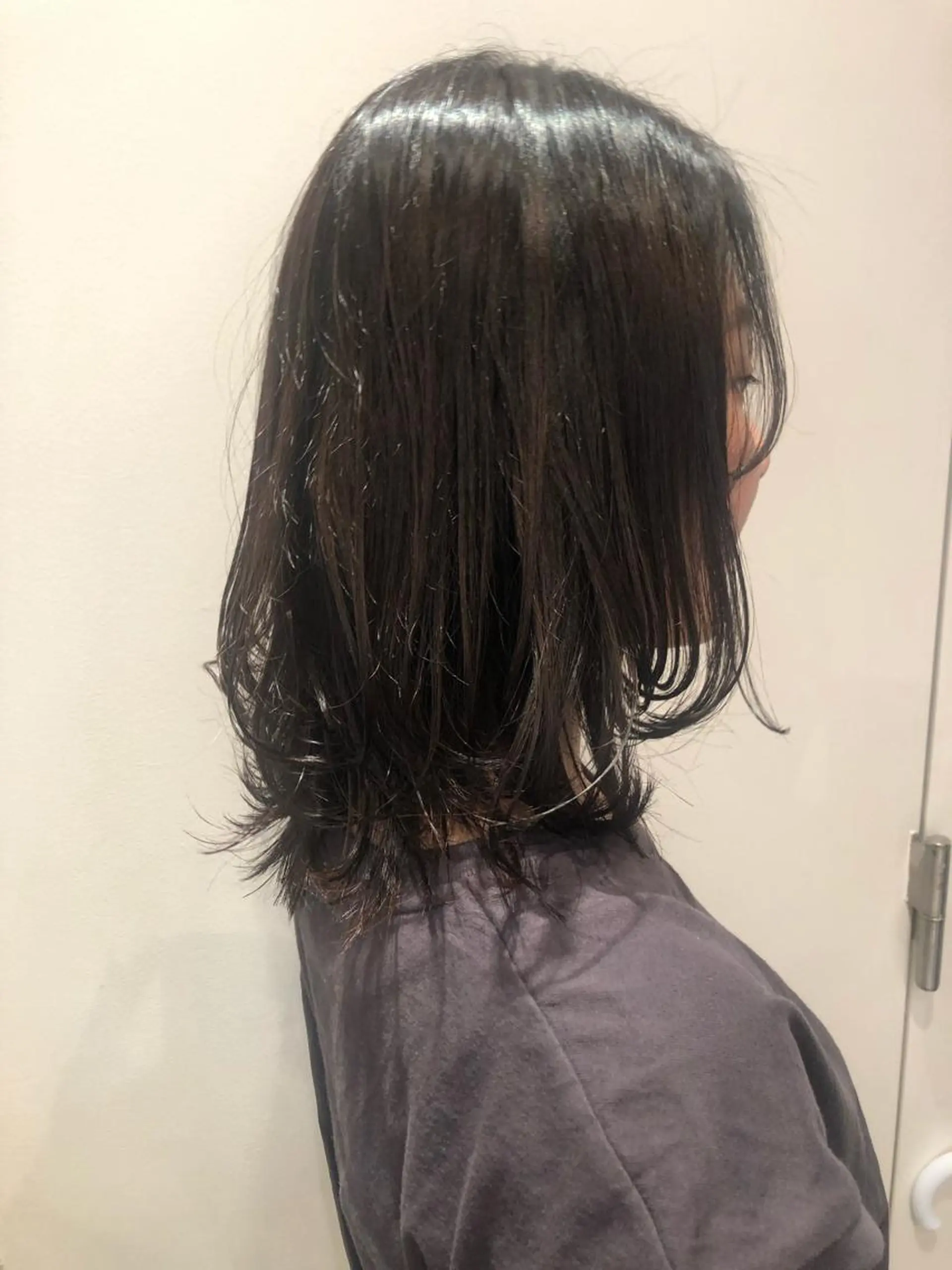 ミディアム カラー カット ヘアカラー トリートメント MIOベージュカラー 柔らかいカラーのヘアスタイル