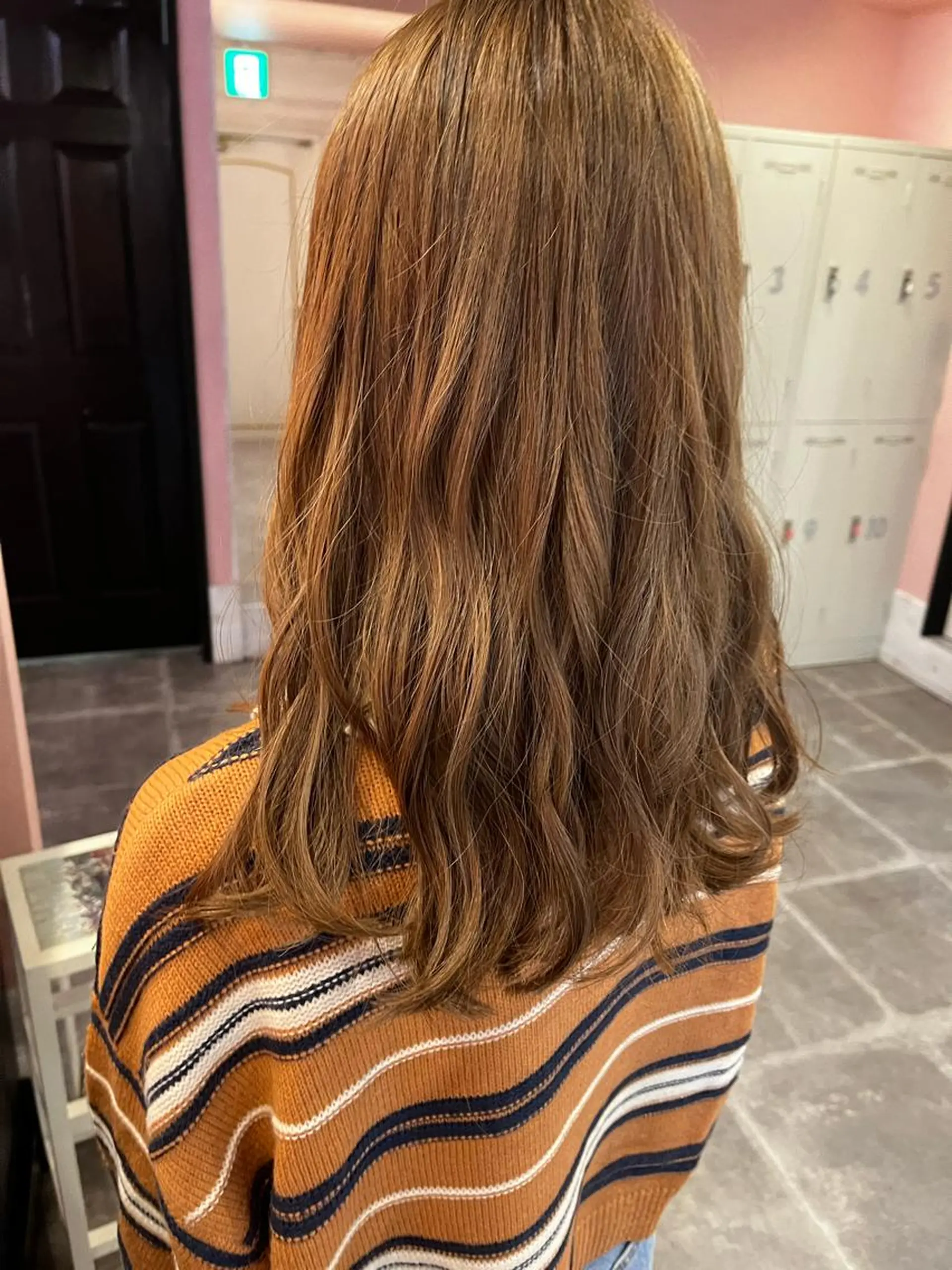 セミロング カラー 柳田 綾香のヘアスタイル