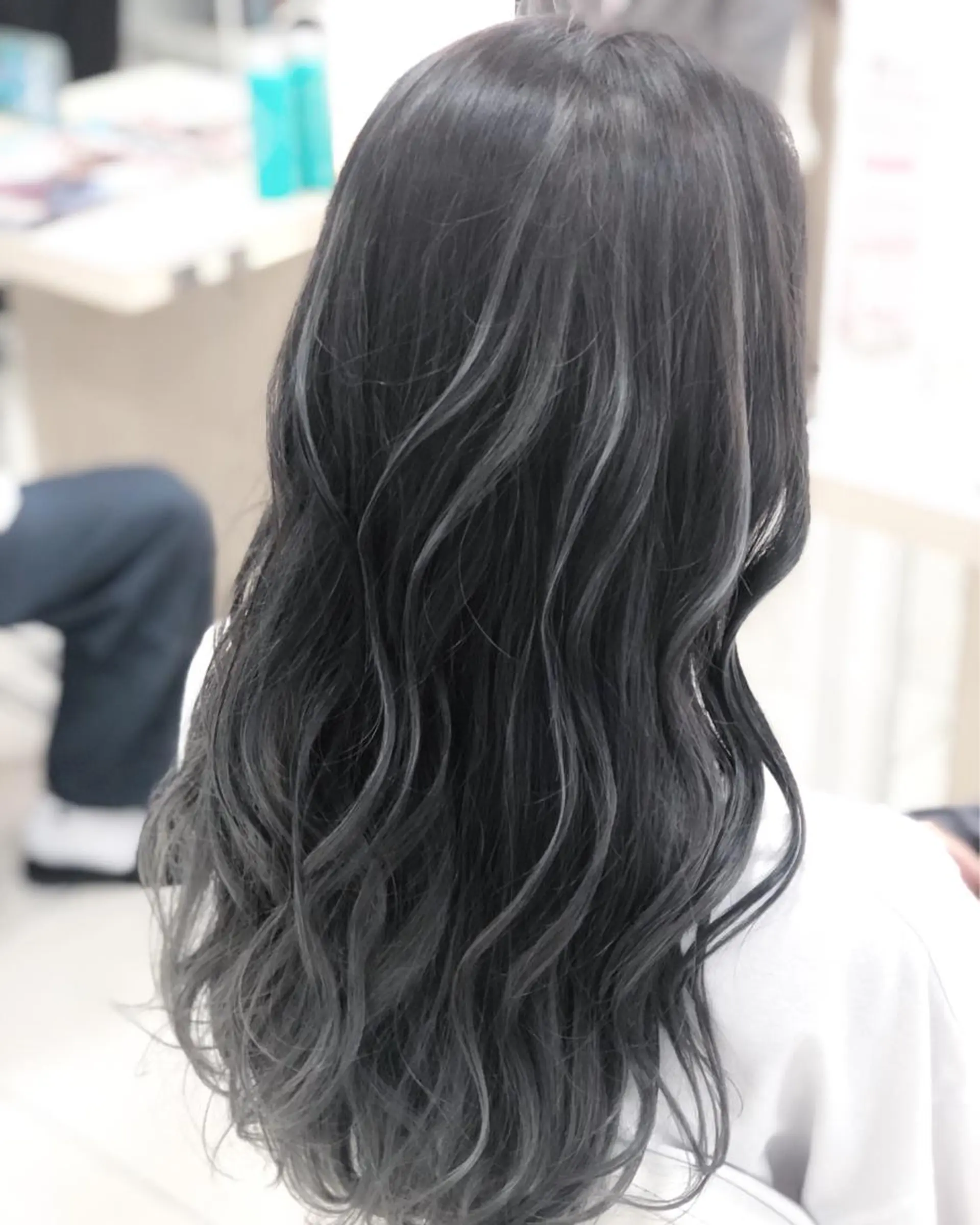 セミロング カラー ハイライトカラー シルバー ハイライト ヘアカラー トリートメント 💙髪質改善 💙和田💙のヘアスタイル
