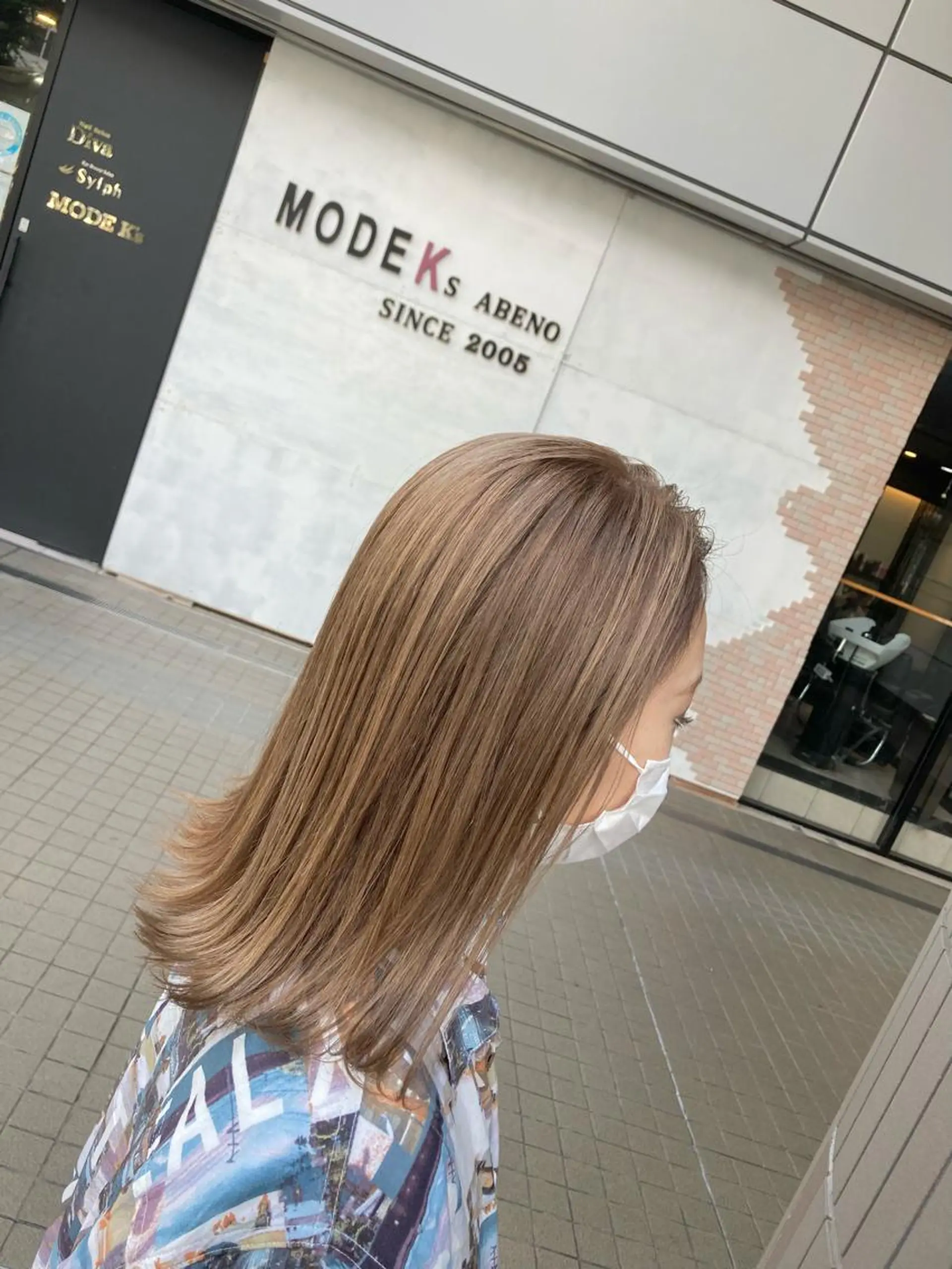 ミディアム カラー ブラウンカラー ミルクティーブラウン カット ヘアカラー SHAFT Ieiriのヘアスタイル