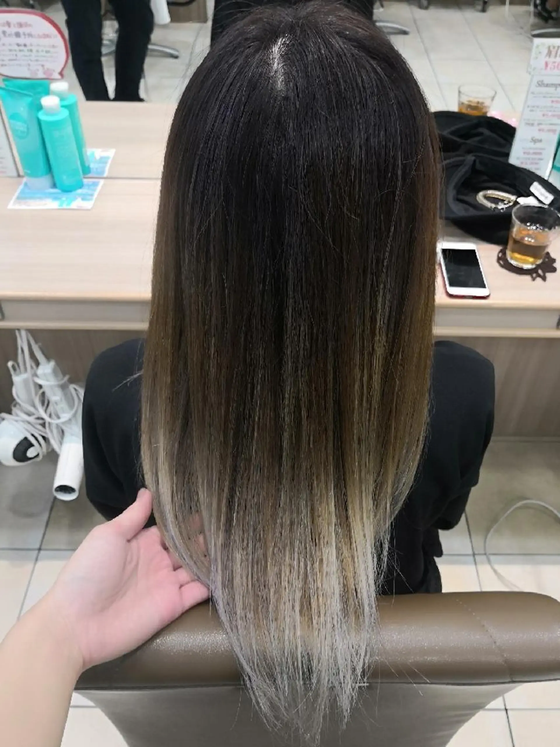 セミロング レイヤーカット 🩶ハイライトカラー 🩶ASH西葛西鈴木のヘアスタイル