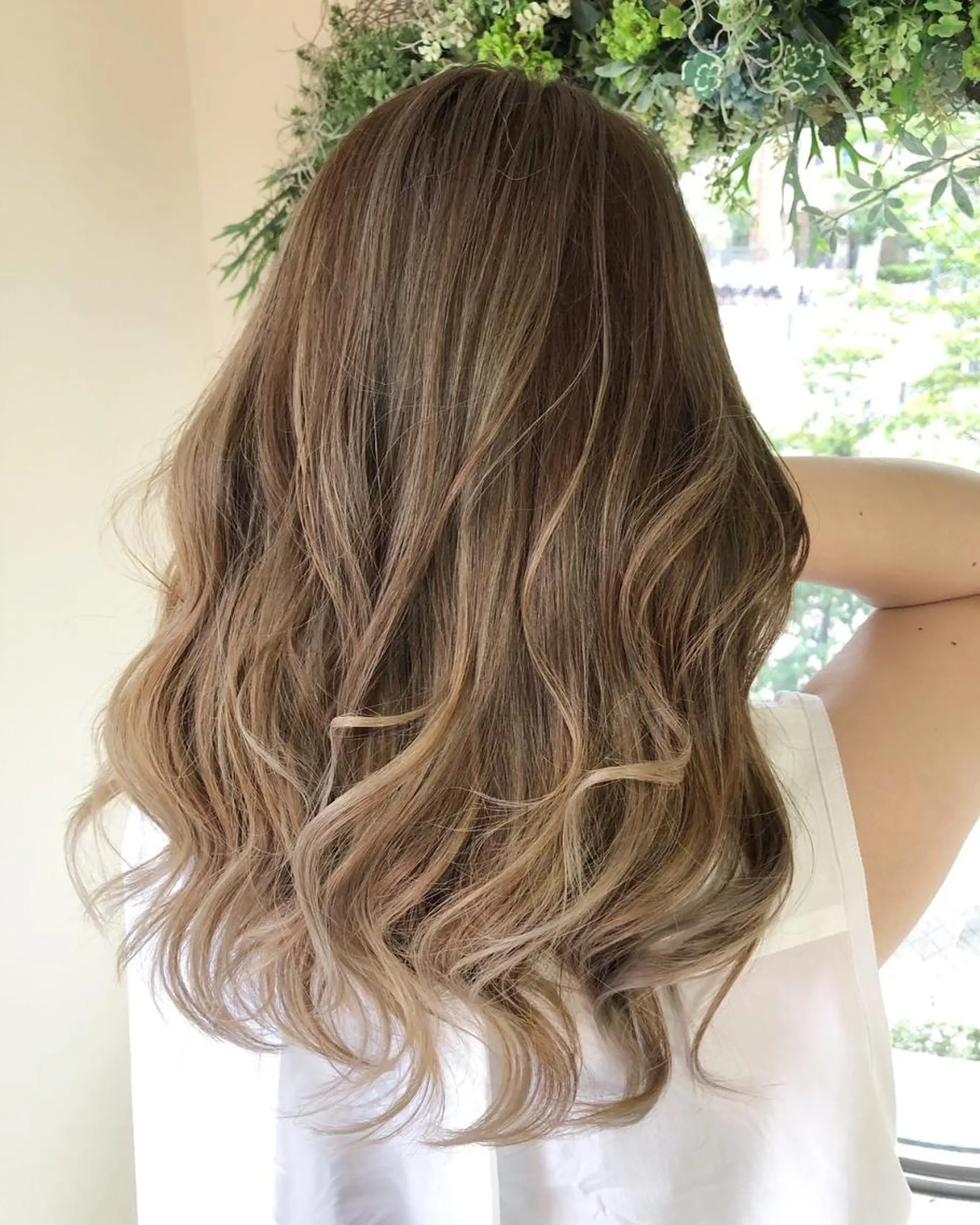 カラー ロング 上霜 菜月のヘアスタイル