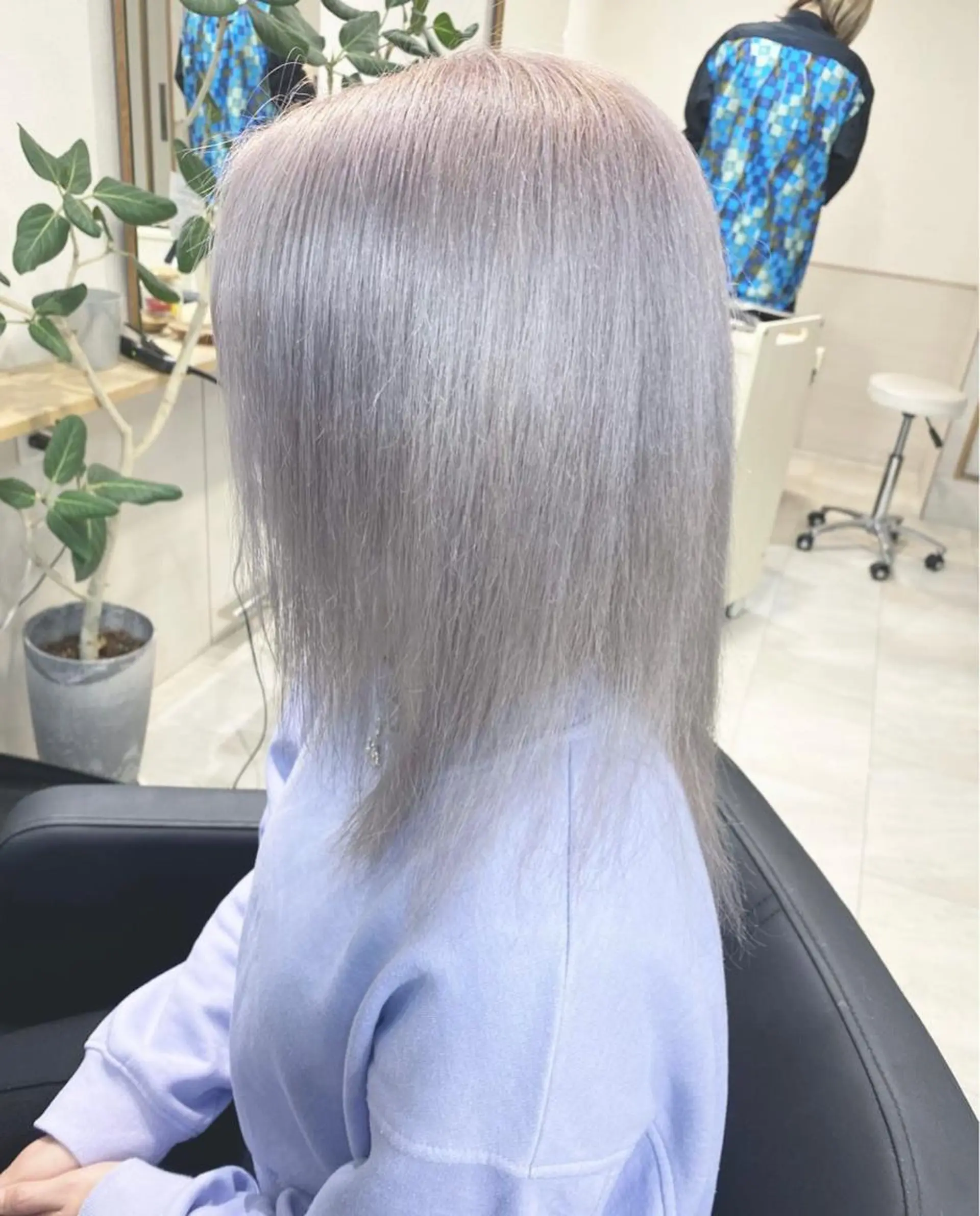 セミロング 透明感カラー✨ 酸性ストレート特化のヘアスタイル