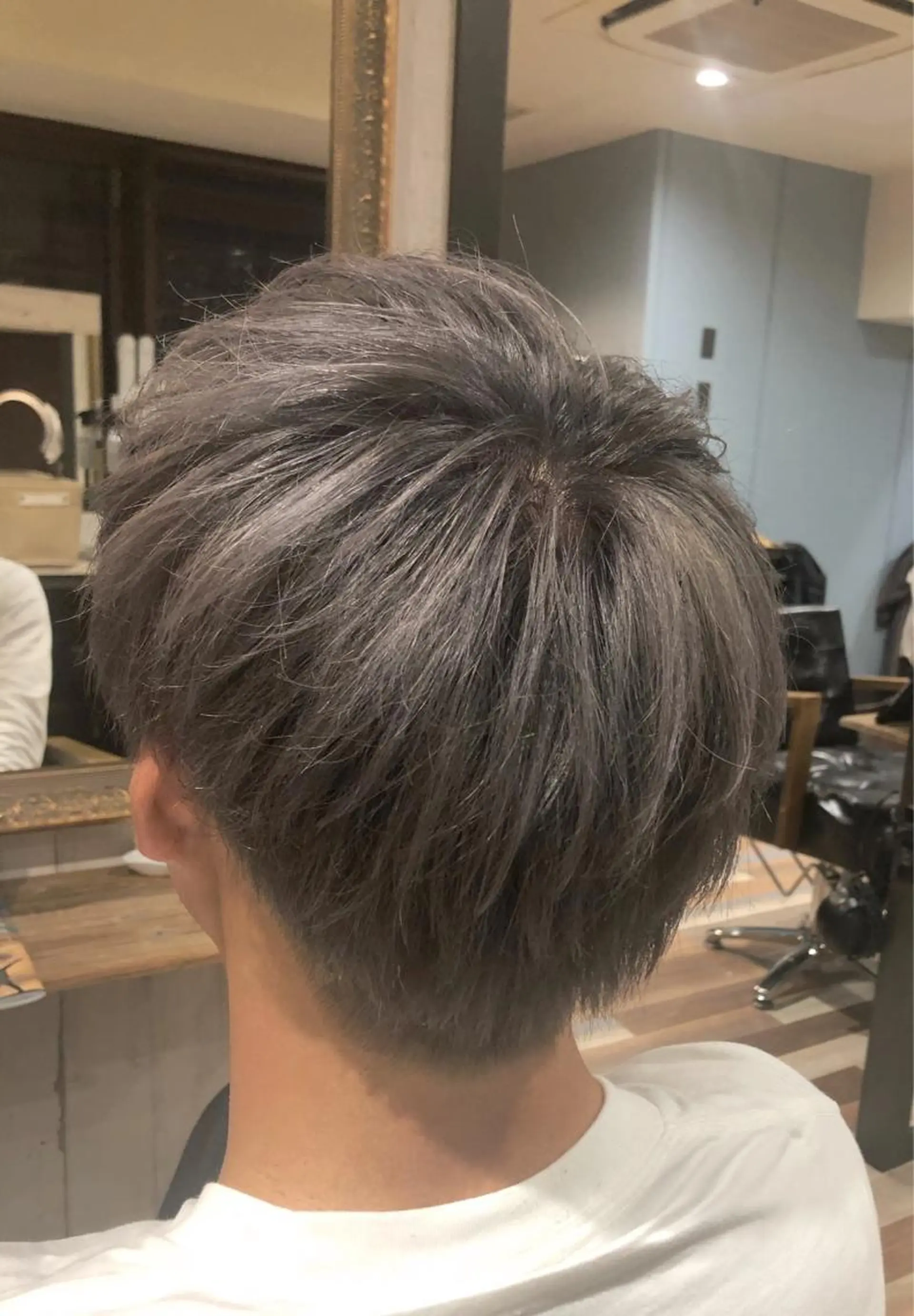 ショート カット ヘアカラー トリートメント 山崎 晃治のヘアスタイル