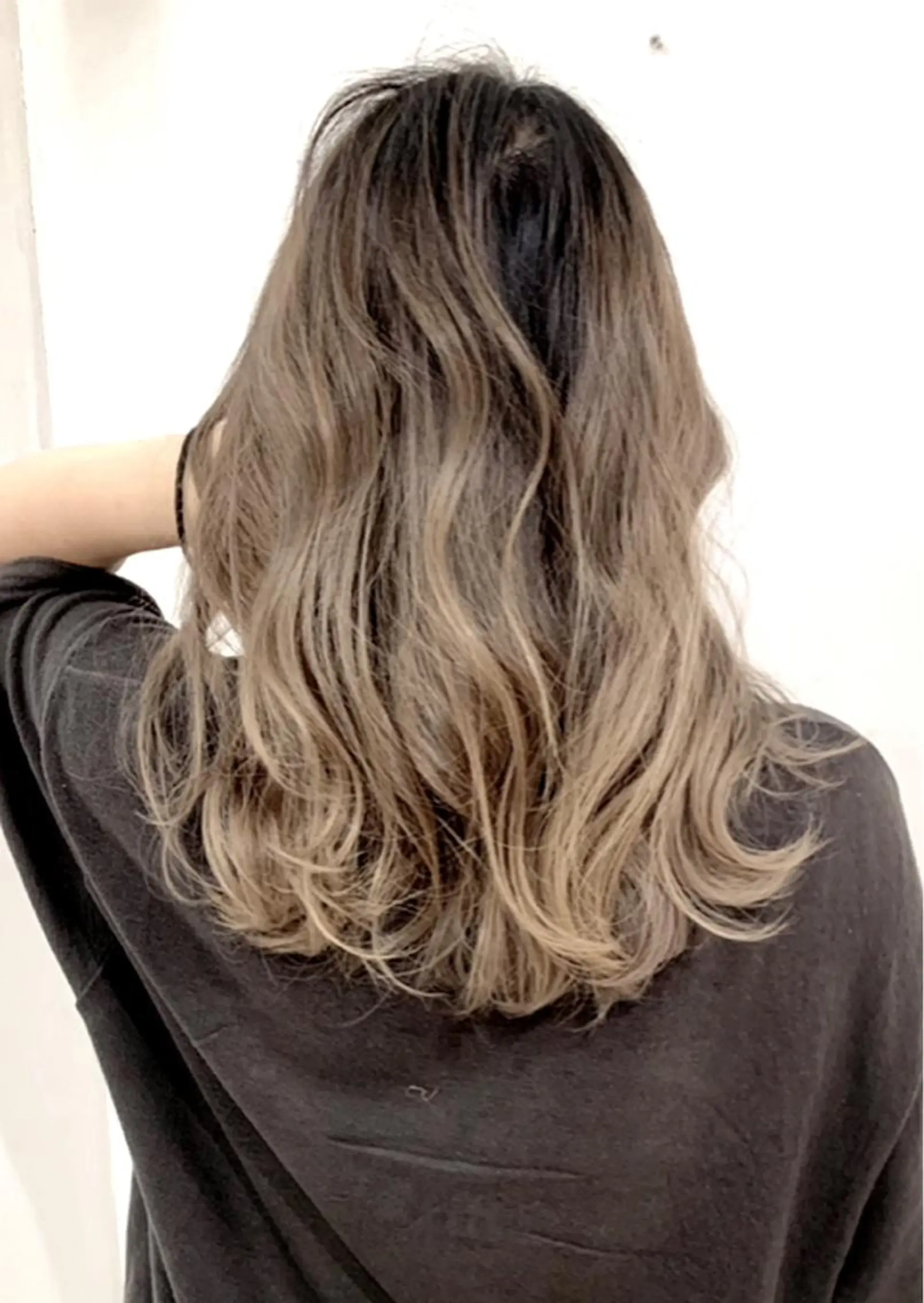 セミロング カラー アッシュ バレイヤージュ ブリーチ デザインカラー グレージュ カット ヘアカラー トリートメント 京都大人女性ショート 徒歩1分/秋山のヘアスタイル