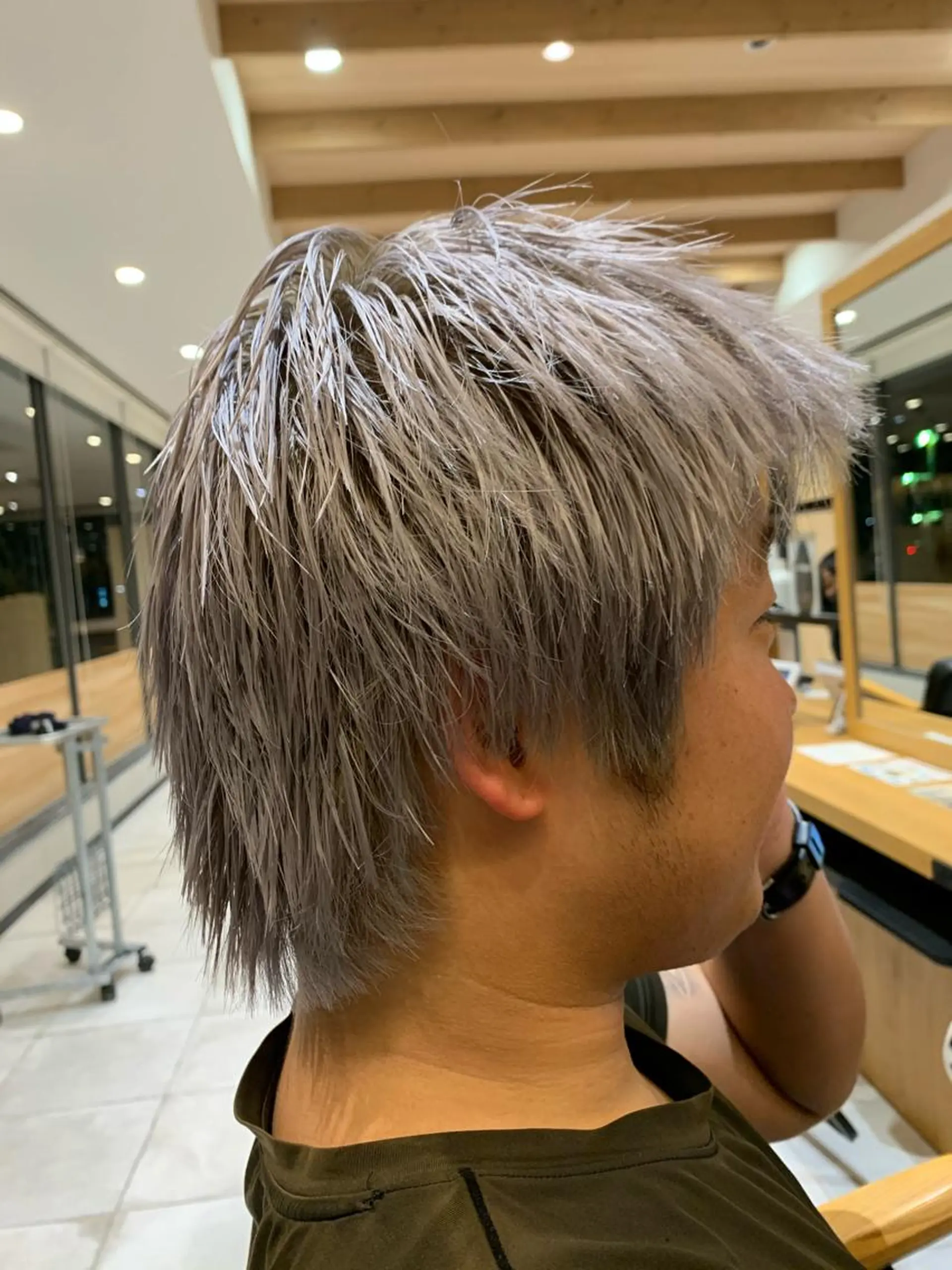 カラー メンズ メンズブリーチ ブリーチ シルバー ホワイトシルバー 名古屋／デザイン／ ブリーチ/松井亮磨のヘアスタイル