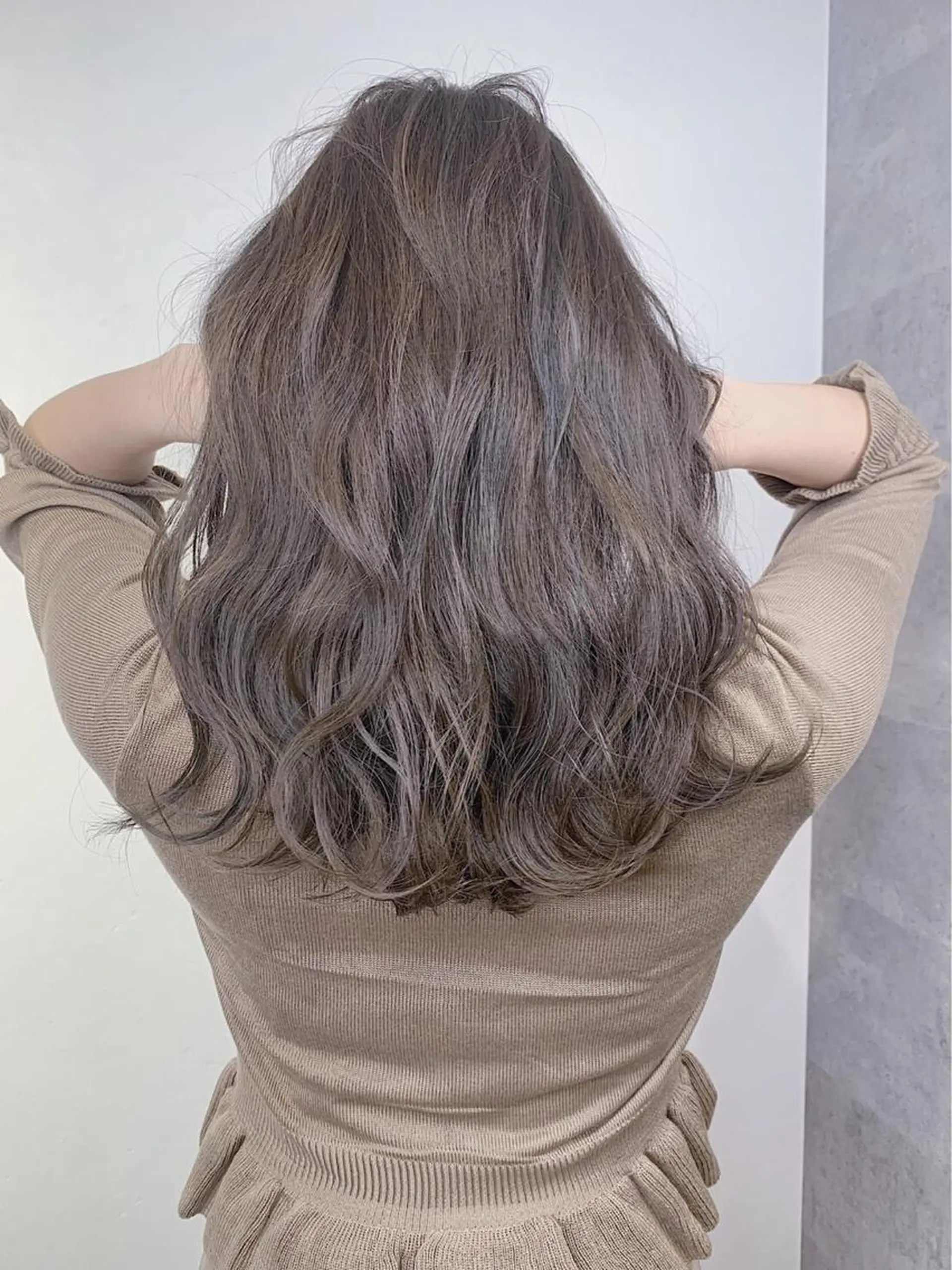 セミロング カラー _WHITE+ 南海難波店のヘアスタイル