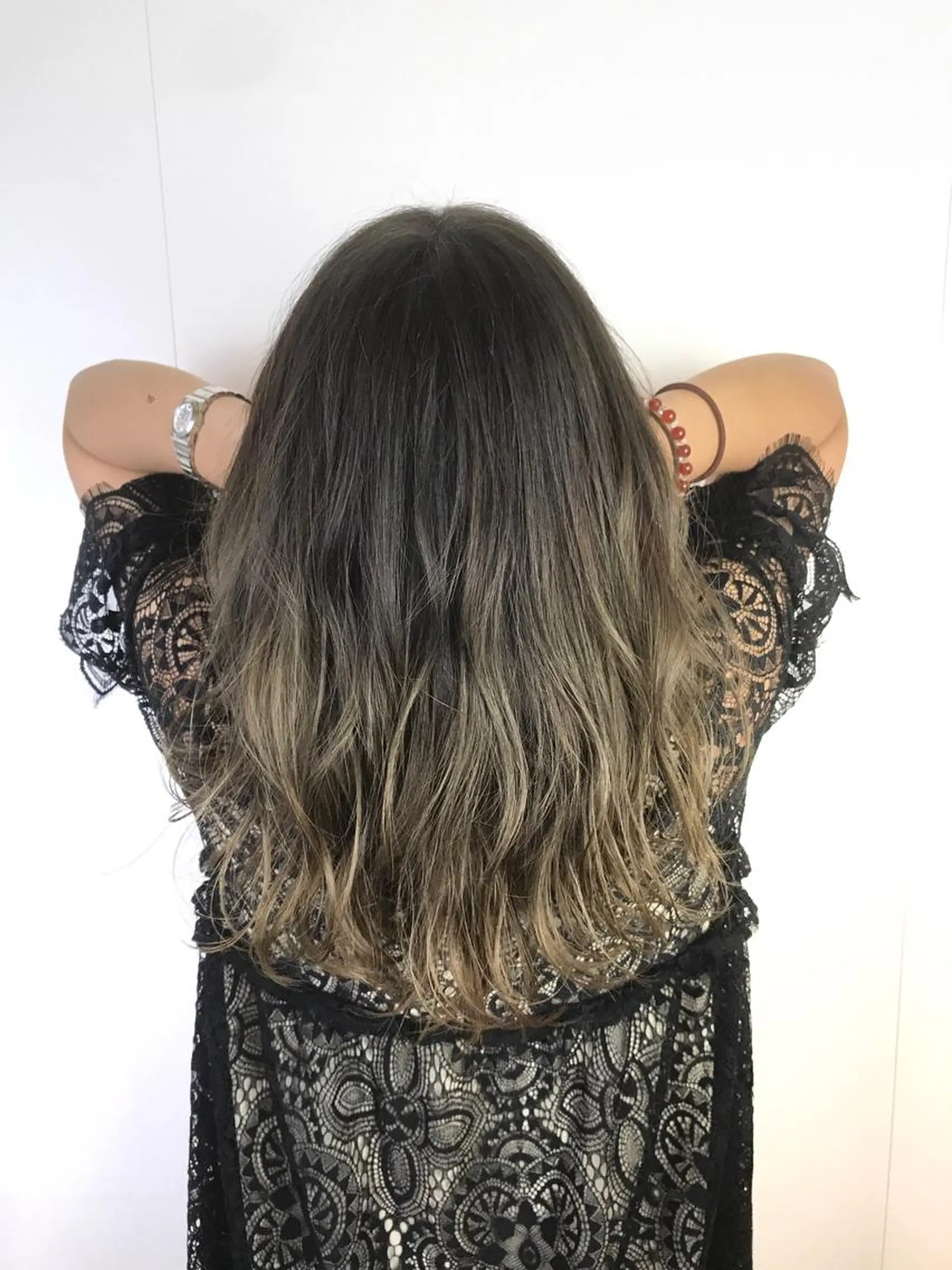 ミディアム アッシュ ヘアカラー ブリーチカラー☆ 再生トリートメントのヘアスタイル