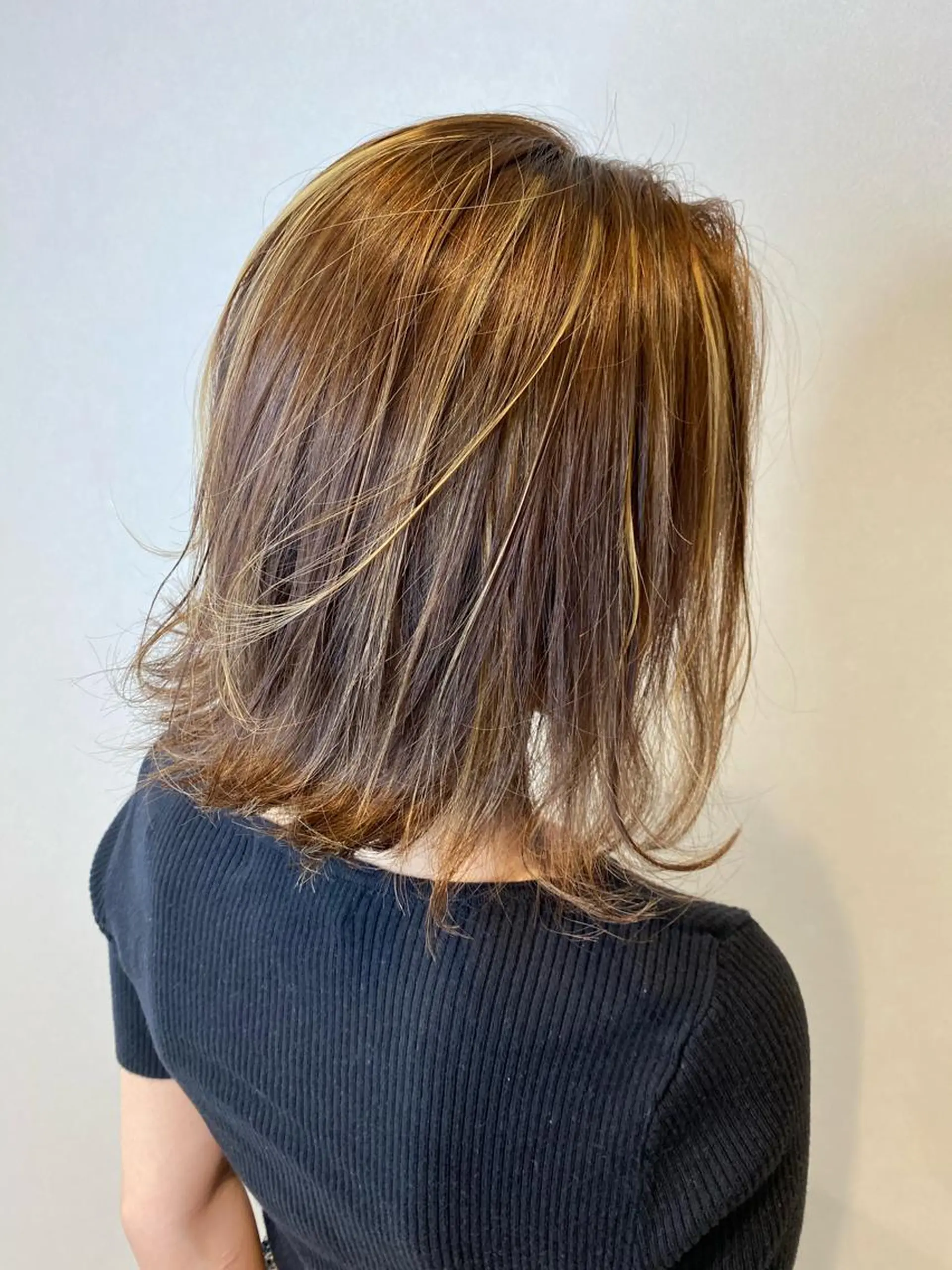 ミディアム カラー ハイライトカラー ハイライト ヘアカラー 海外風カラー enaのヘアスタイル