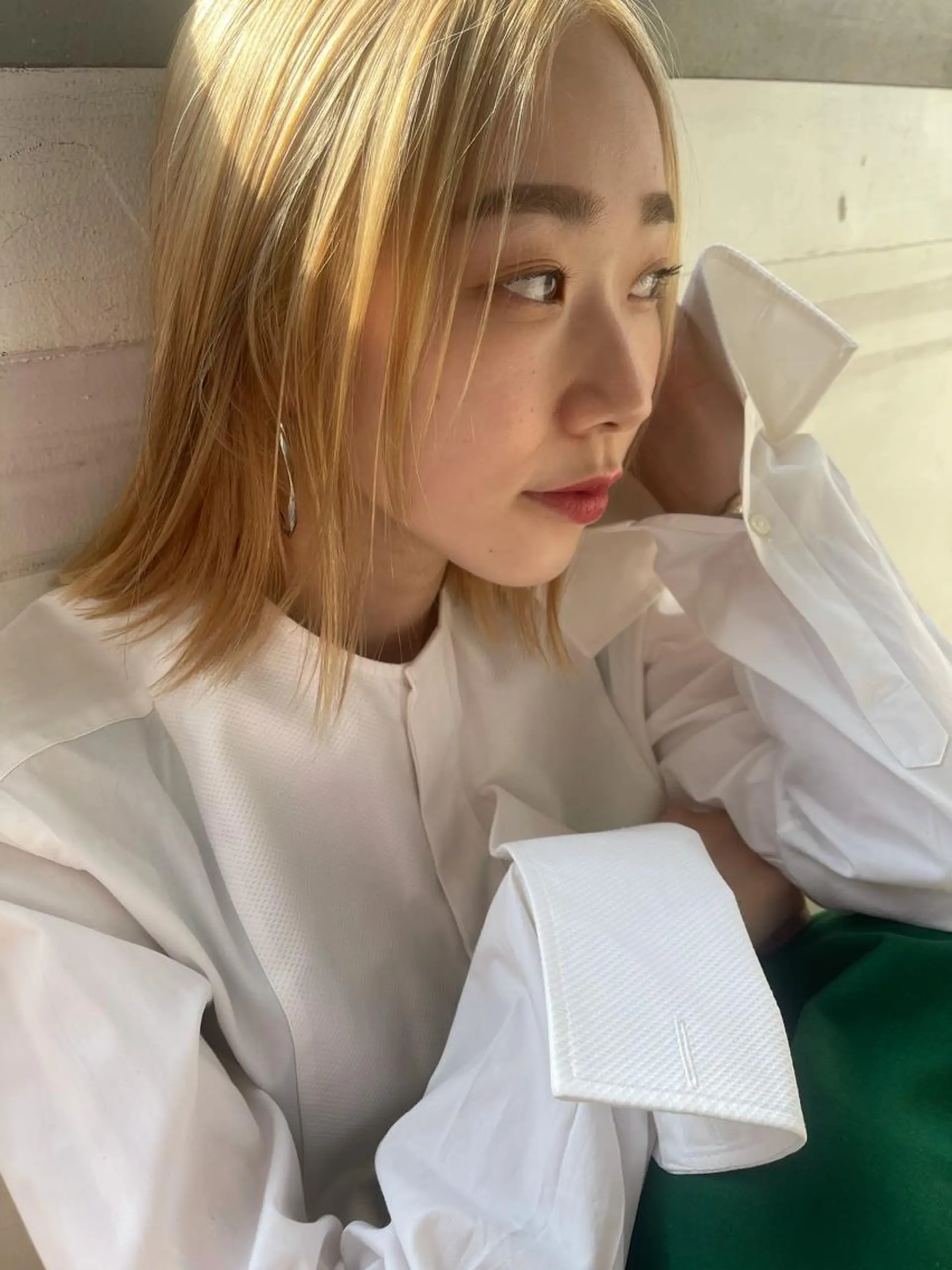 ミディアム カラー ブロンド ハイトーンカラー ボブ ヘアカラー トリートメント 💓パーマ，💗 レイヤーカットのヘアスタイル