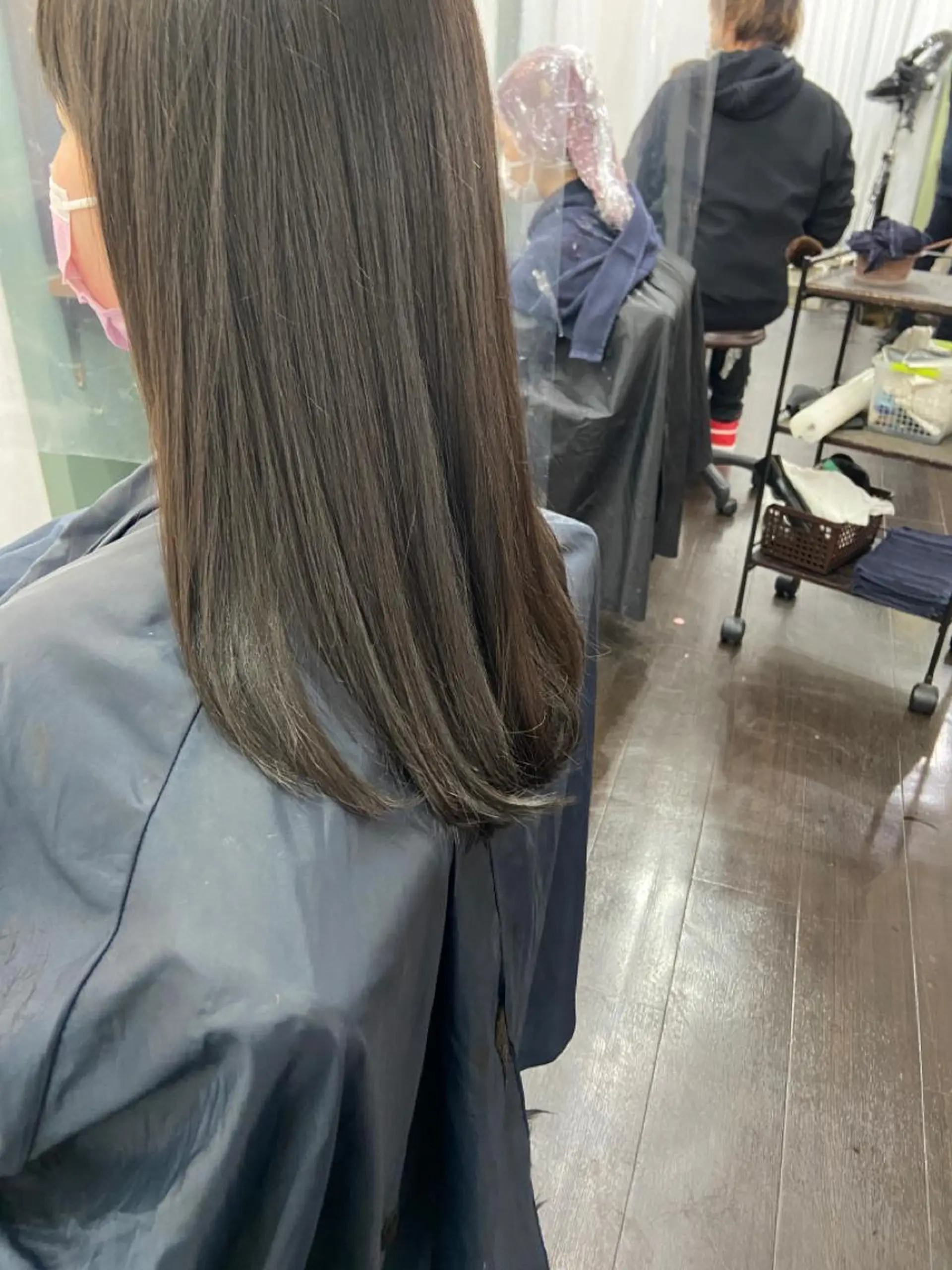ロング カラー パーマ ヘアアレンジ メンズ キッズ ネイル マツエク・マツパ 切りっぱなしボブ メンズインナーカラー メンズパーマ 透明感カラー インナーカラー 久木原 ゆりのヘアスタイル